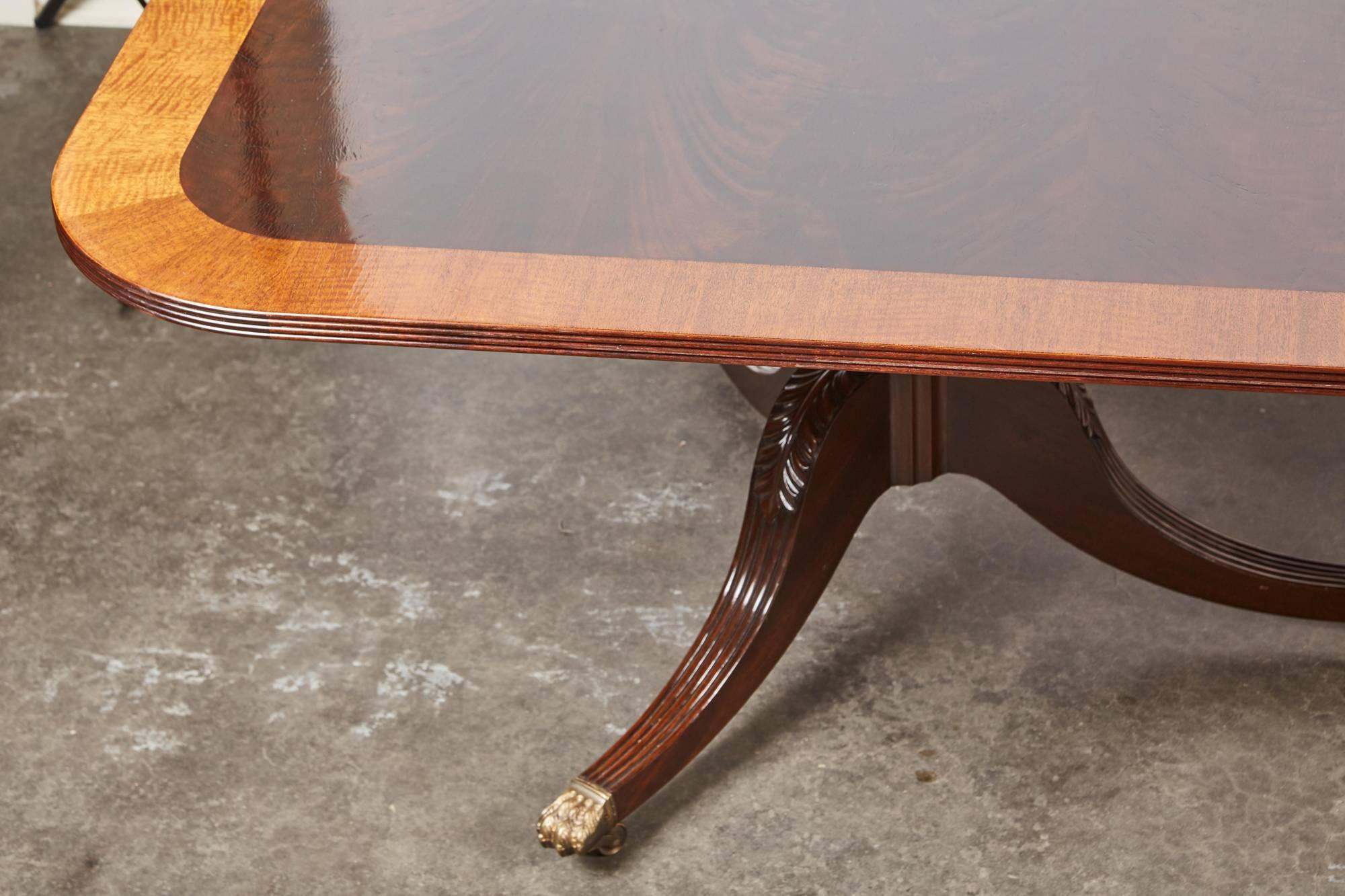 English Regency Style Double Pedestal Dining Table In Good Condition For Sale In Pasadena, CA