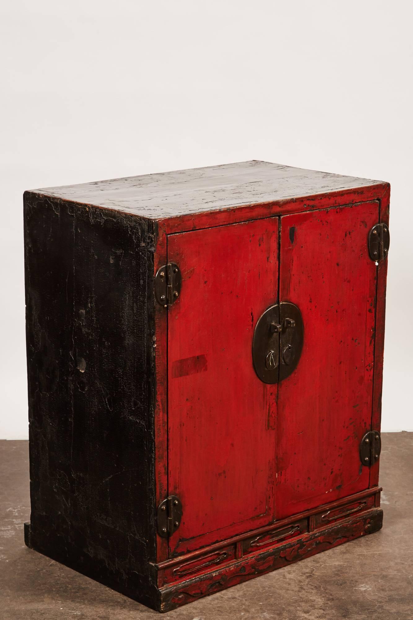 18th Century Chinese Pair of Two-Door Cabinets In Good Condition For Sale In Pasadena, CA