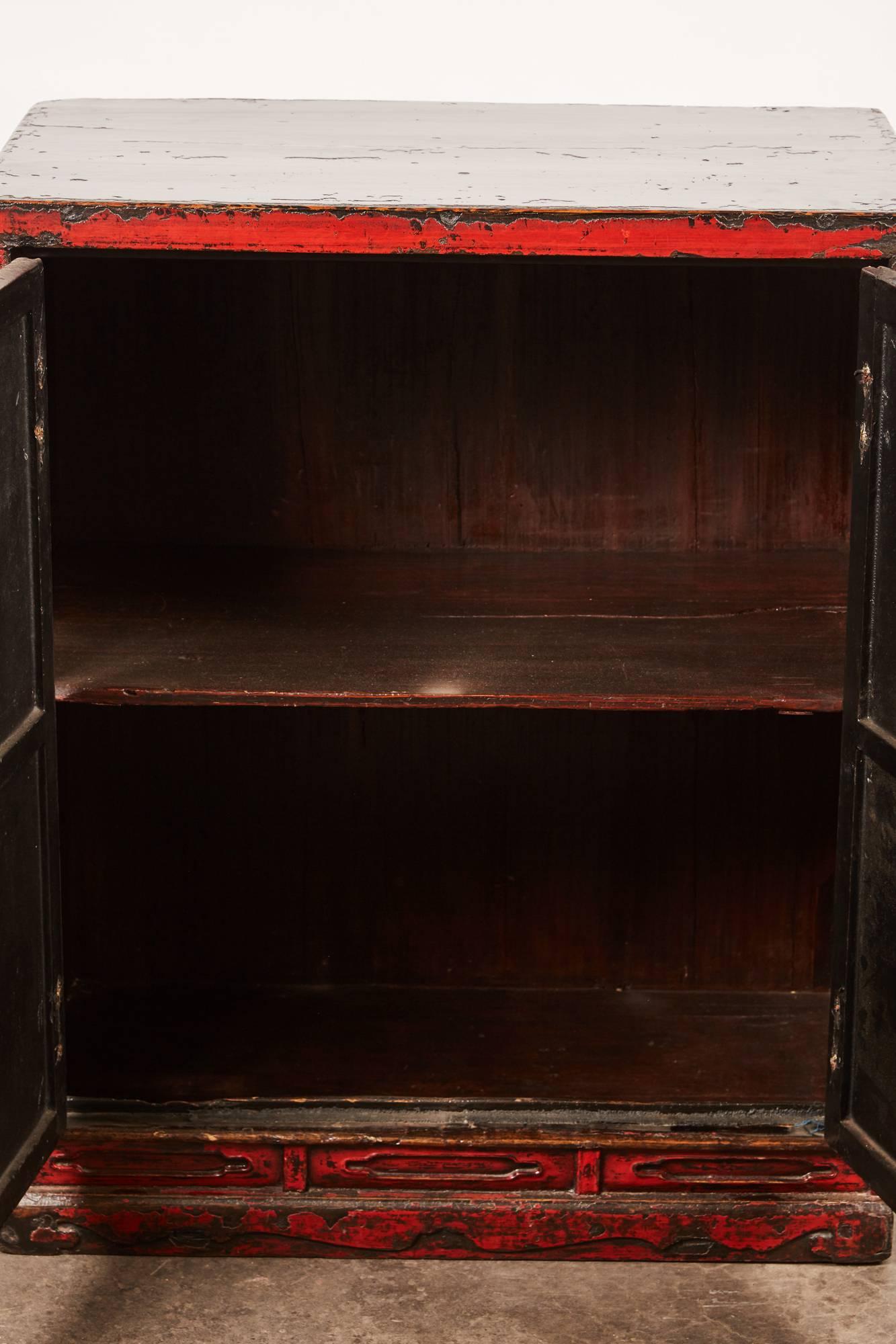 18th Century Chinese Pair of Two-Door Cabinets For Sale 3