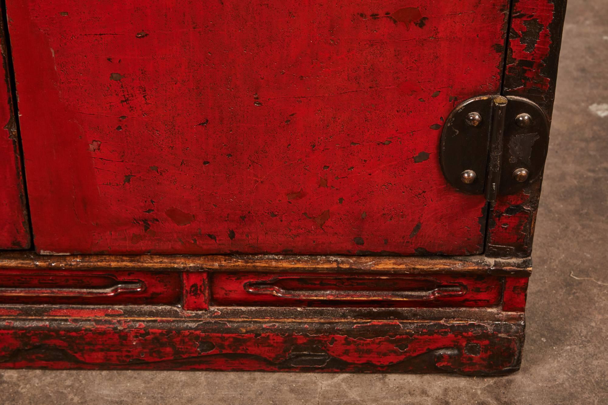 Paire d'armoires chinoises à deux portes du 18ème siècle en vente 1