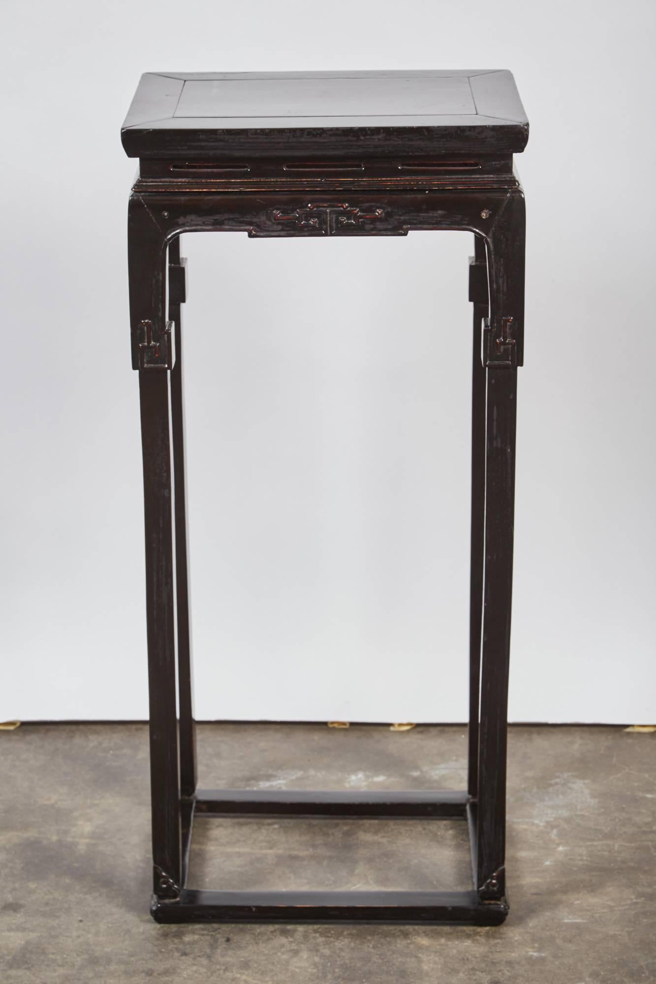 18th Century Chinese Pair of Tall Thin Lacquer Tea Tables In Good Condition In Pasadena, CA