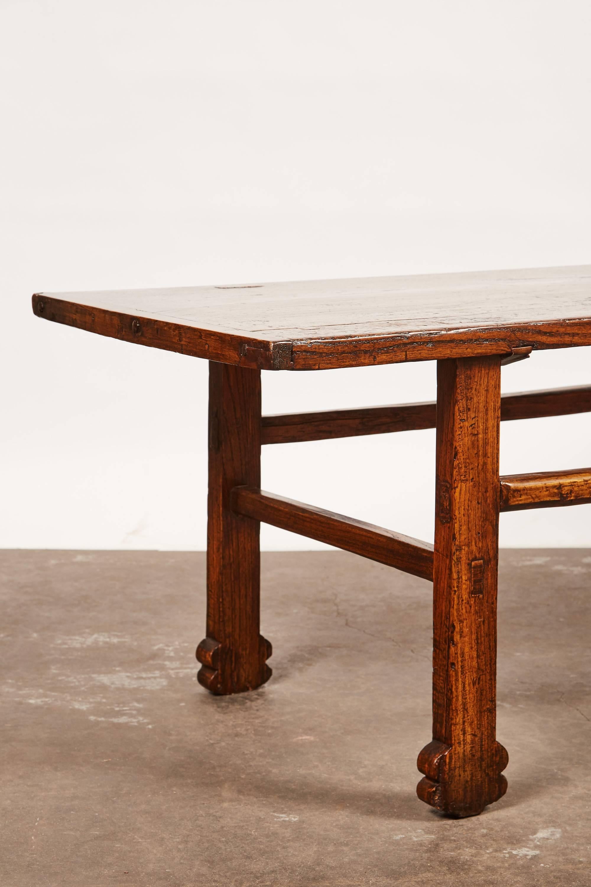 Early 19th Century Chinese Elm Table In Good Condition For Sale In Pasadena, CA