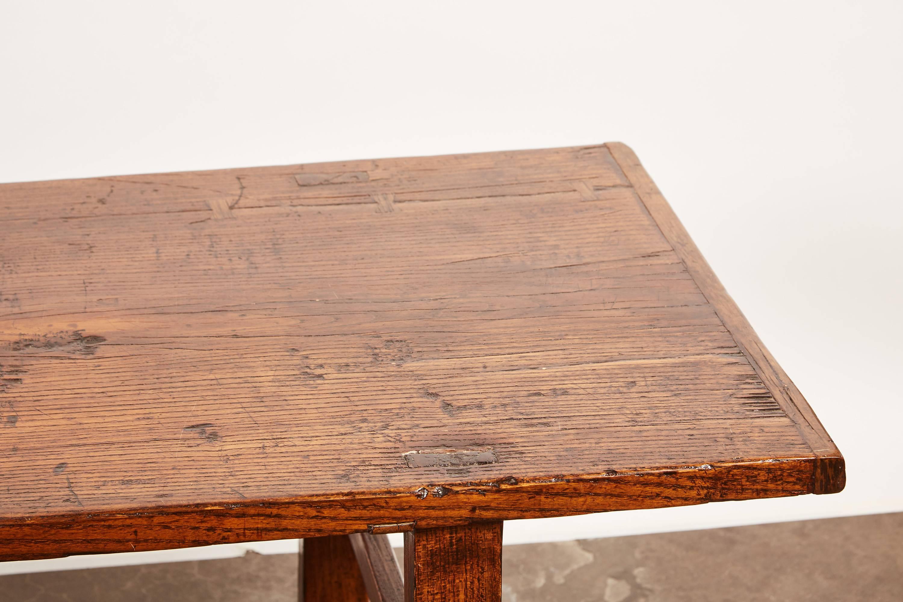 Early 19th Century Chinese Elm Table For Sale 1