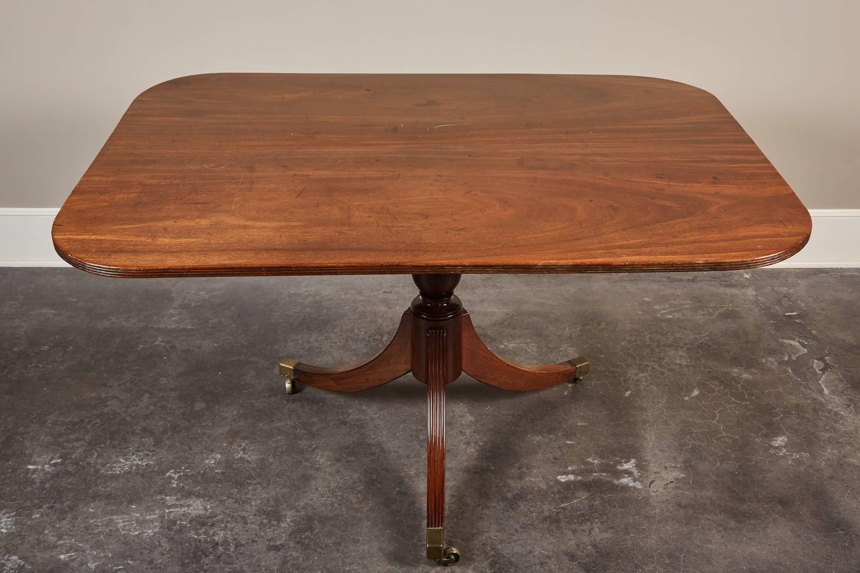 18th C. English Mahogany Georgian Breakfast Table In Good Condition In Pasadena, CA