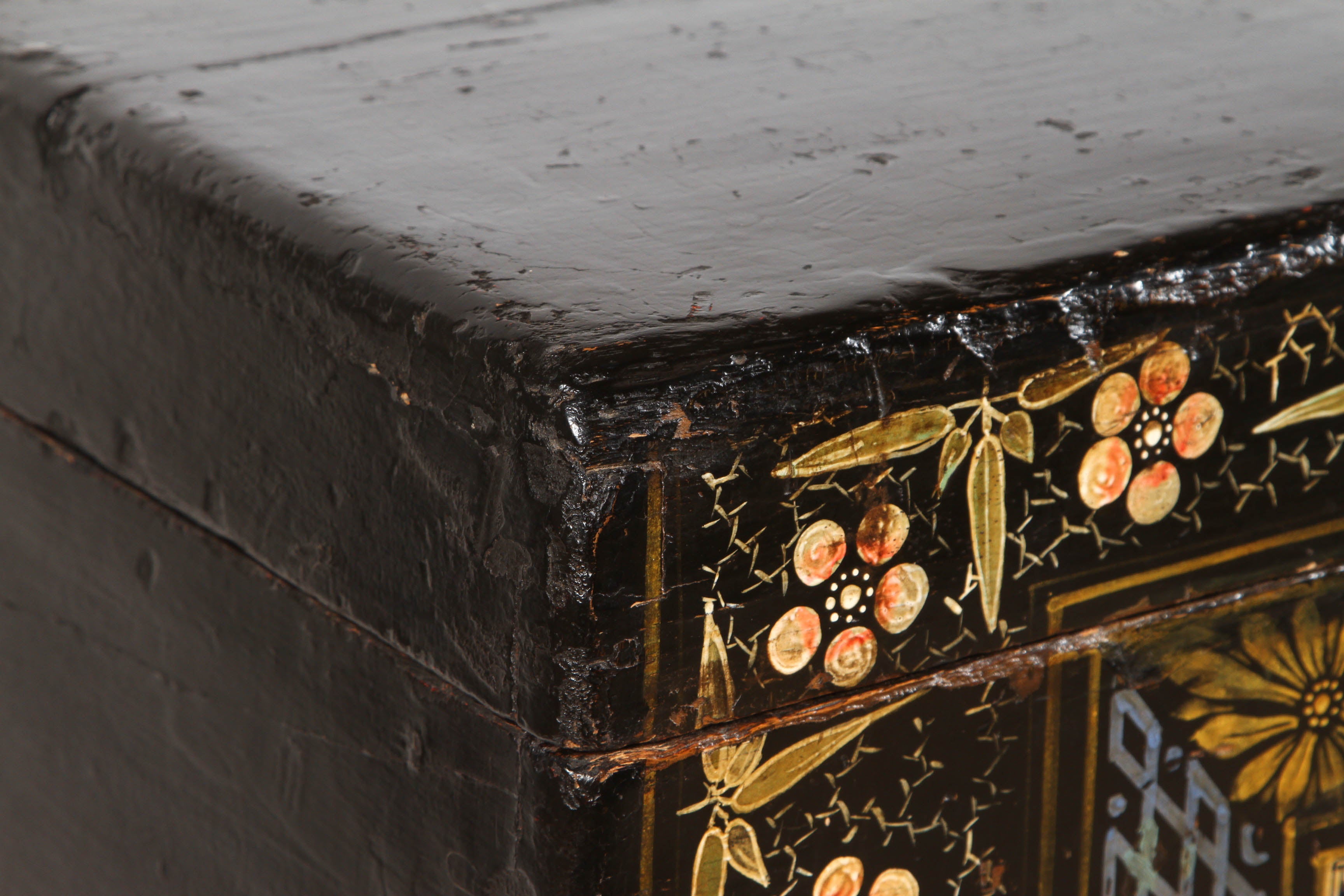 Chinese Painted Chest on Stand In Good Condition In San Marino, CA