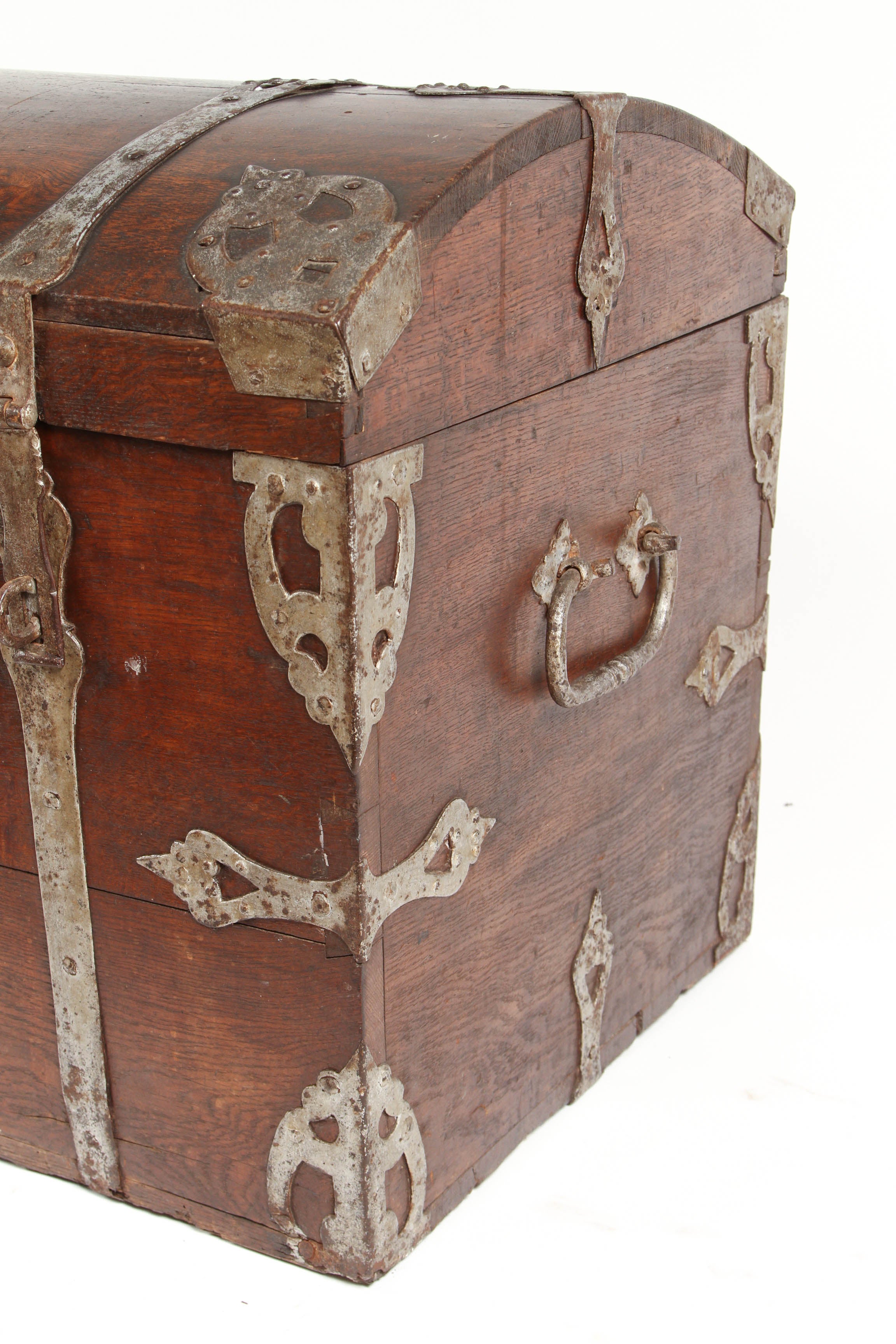 18th Century Danish Oak Trunk with Iron Work In Good Condition In Pasadena, CA