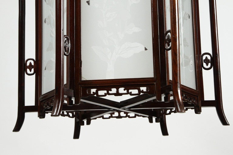 Qing Pair of 19th Century Glass and Rosewood Chinese Lanterns For Sale