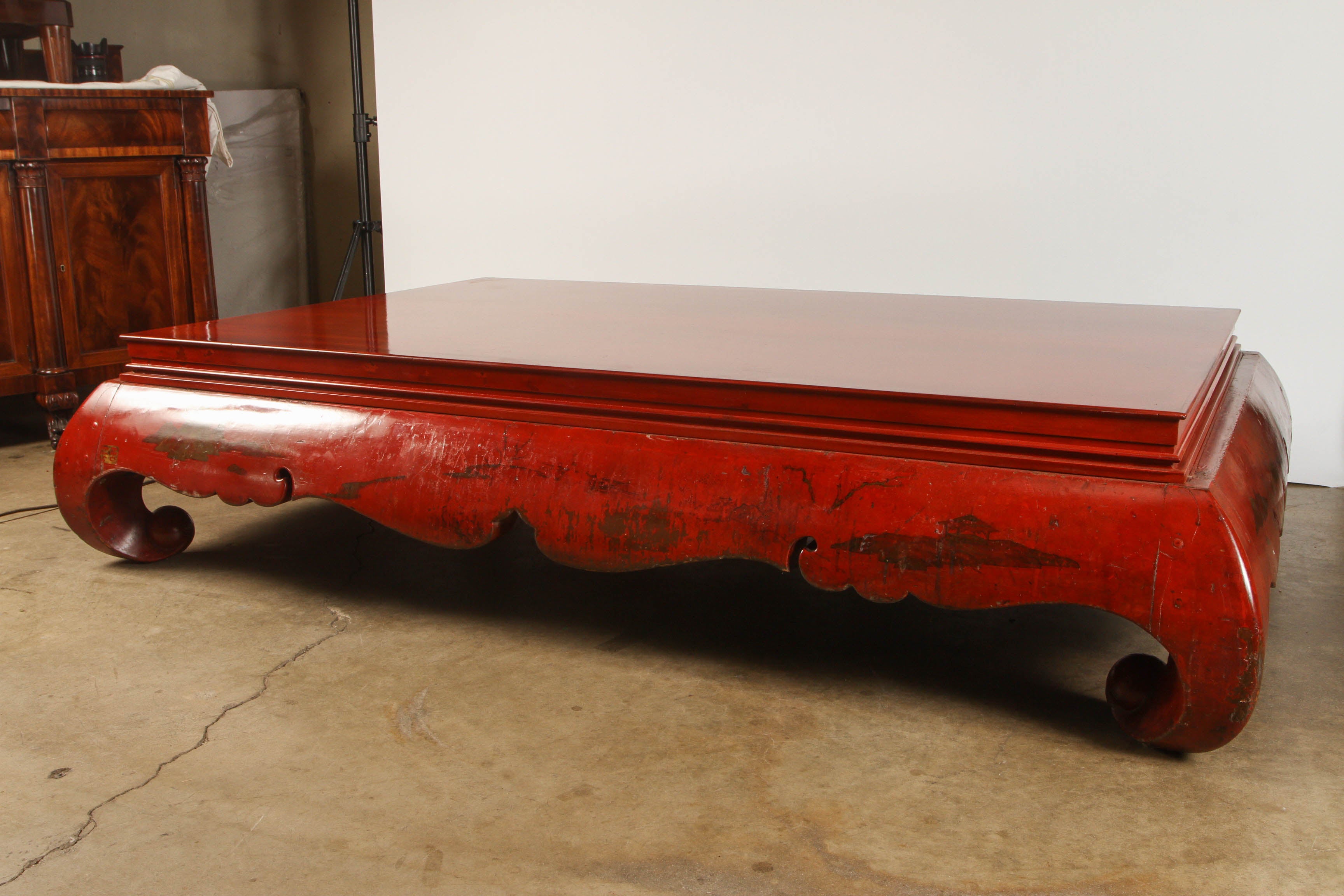 Very large red lacquer 