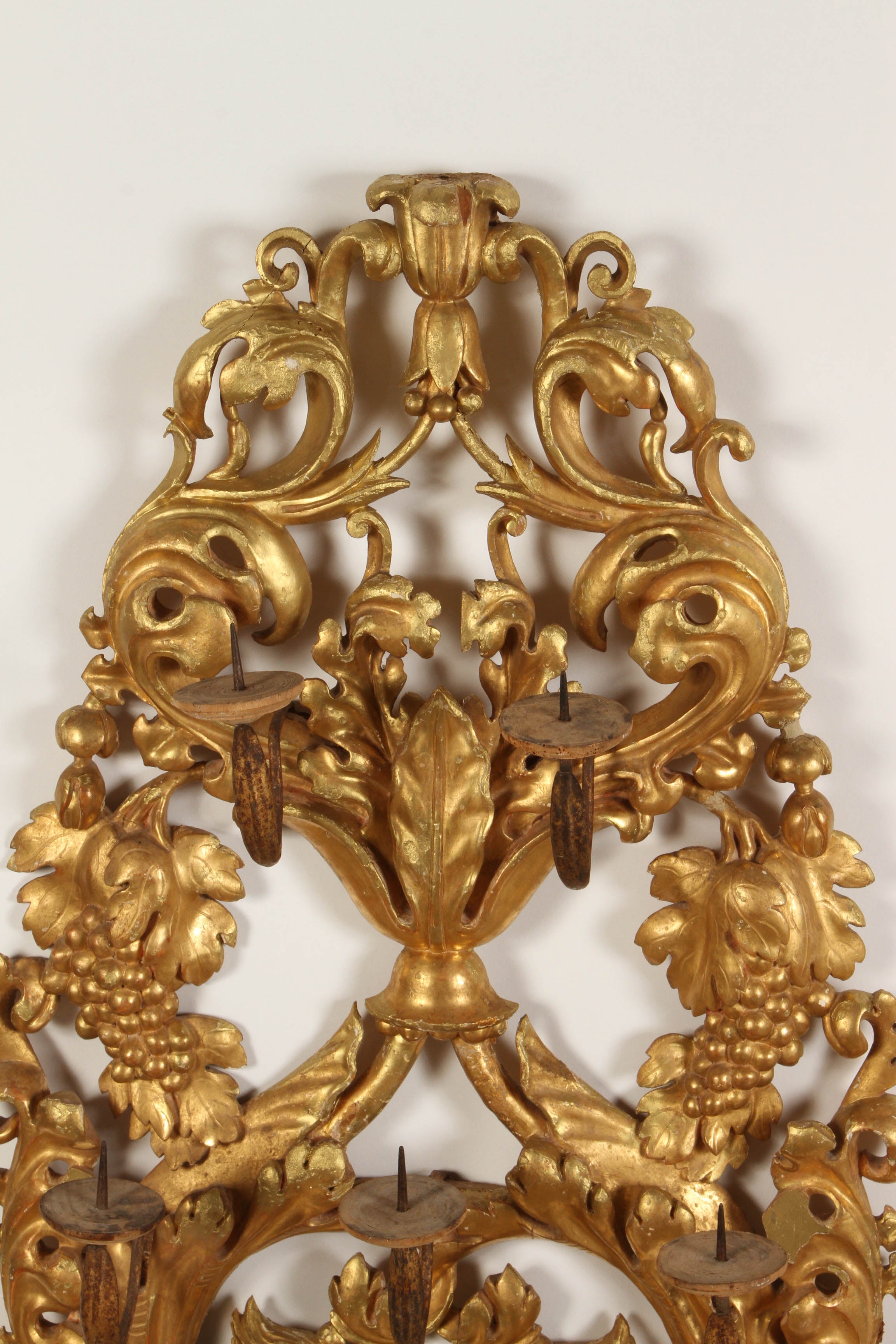 Pair of Gilt Venetian Wall Sconces In Good Condition For Sale In Pasadena, CA