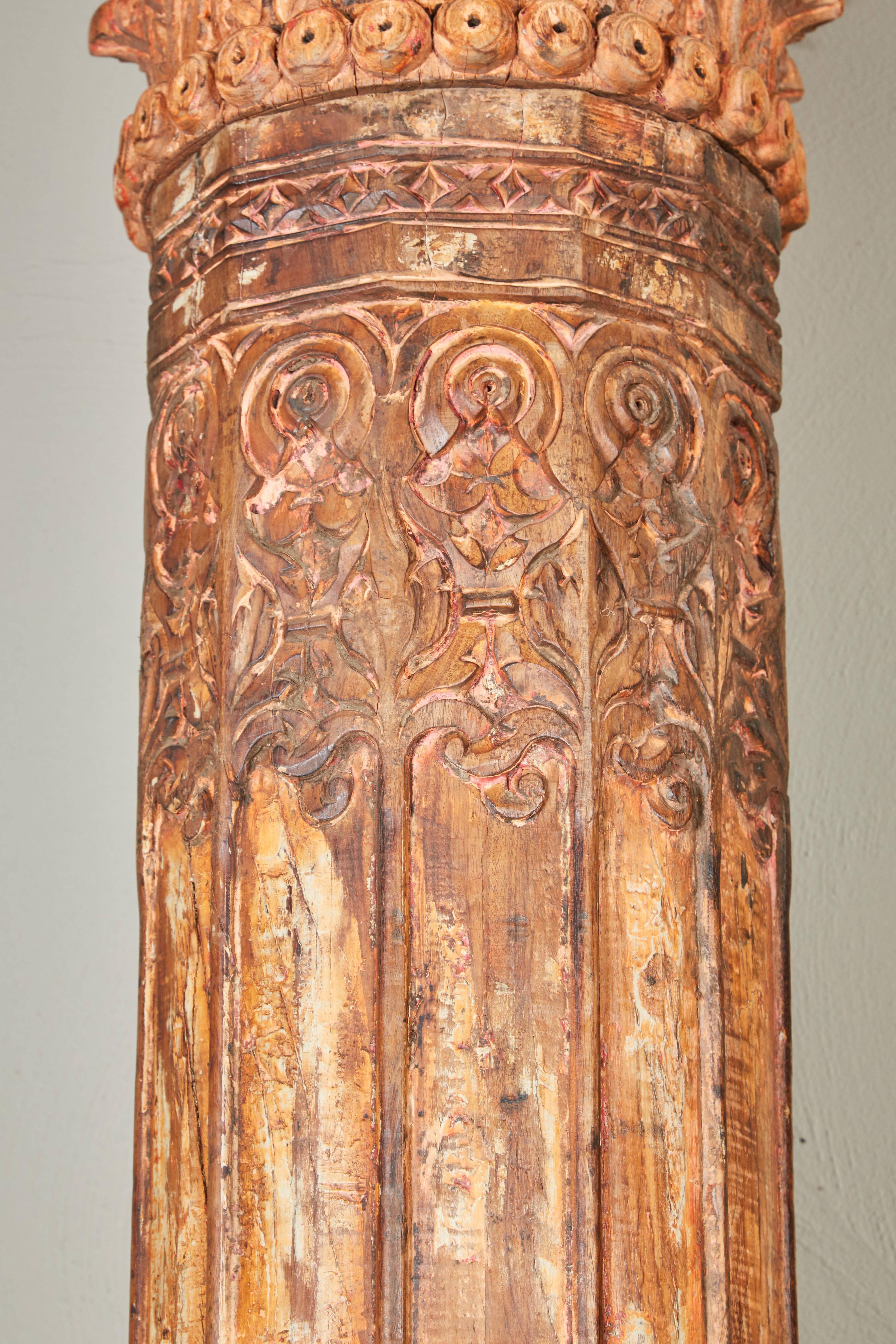 18th Century Pair of Orange Tall Indian Teak Wood Pillars In Good Condition For Sale In Pasadena, CA