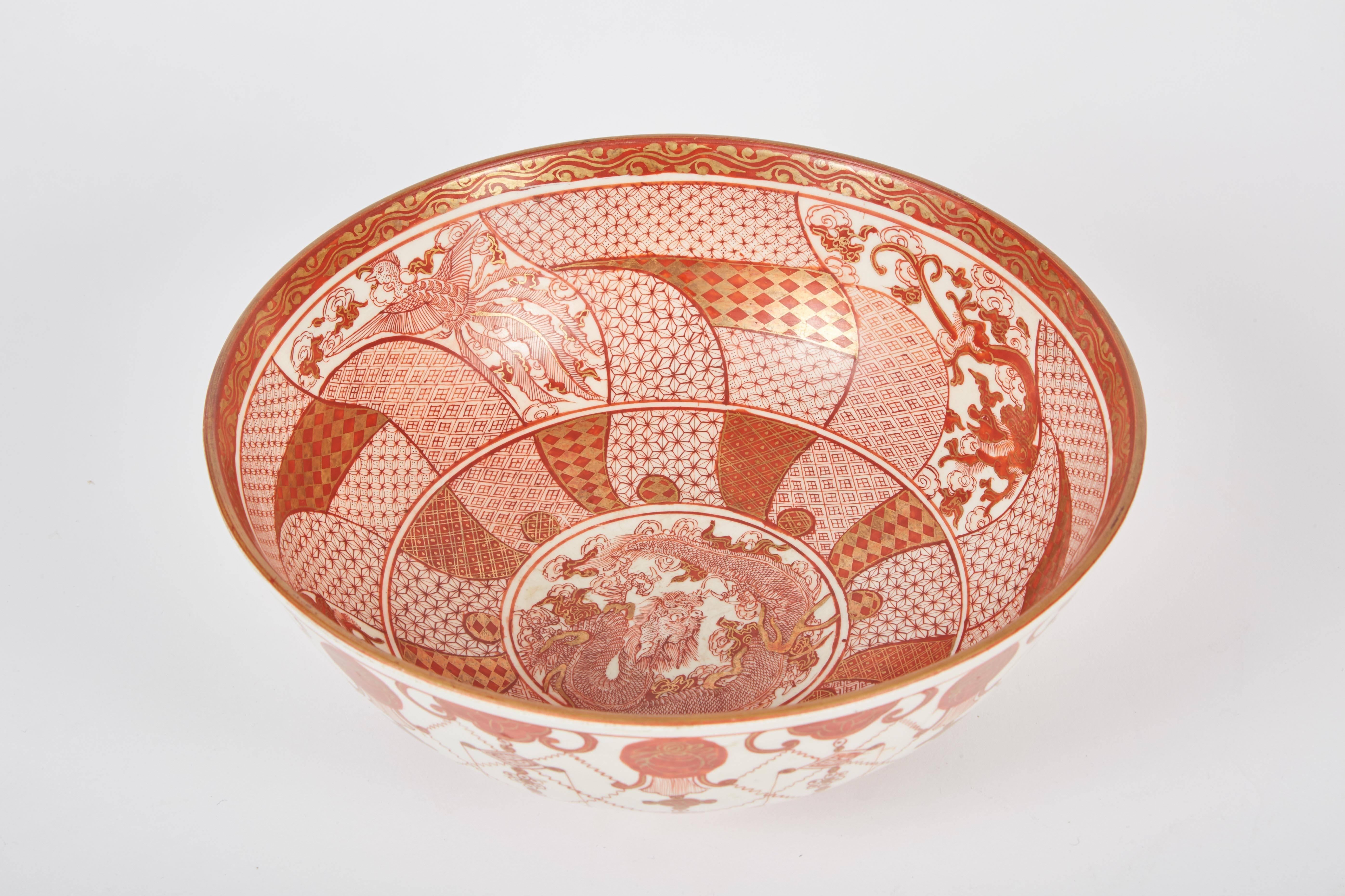 19th Century Set of Three Red and Gold Kutani Japanese Bowls