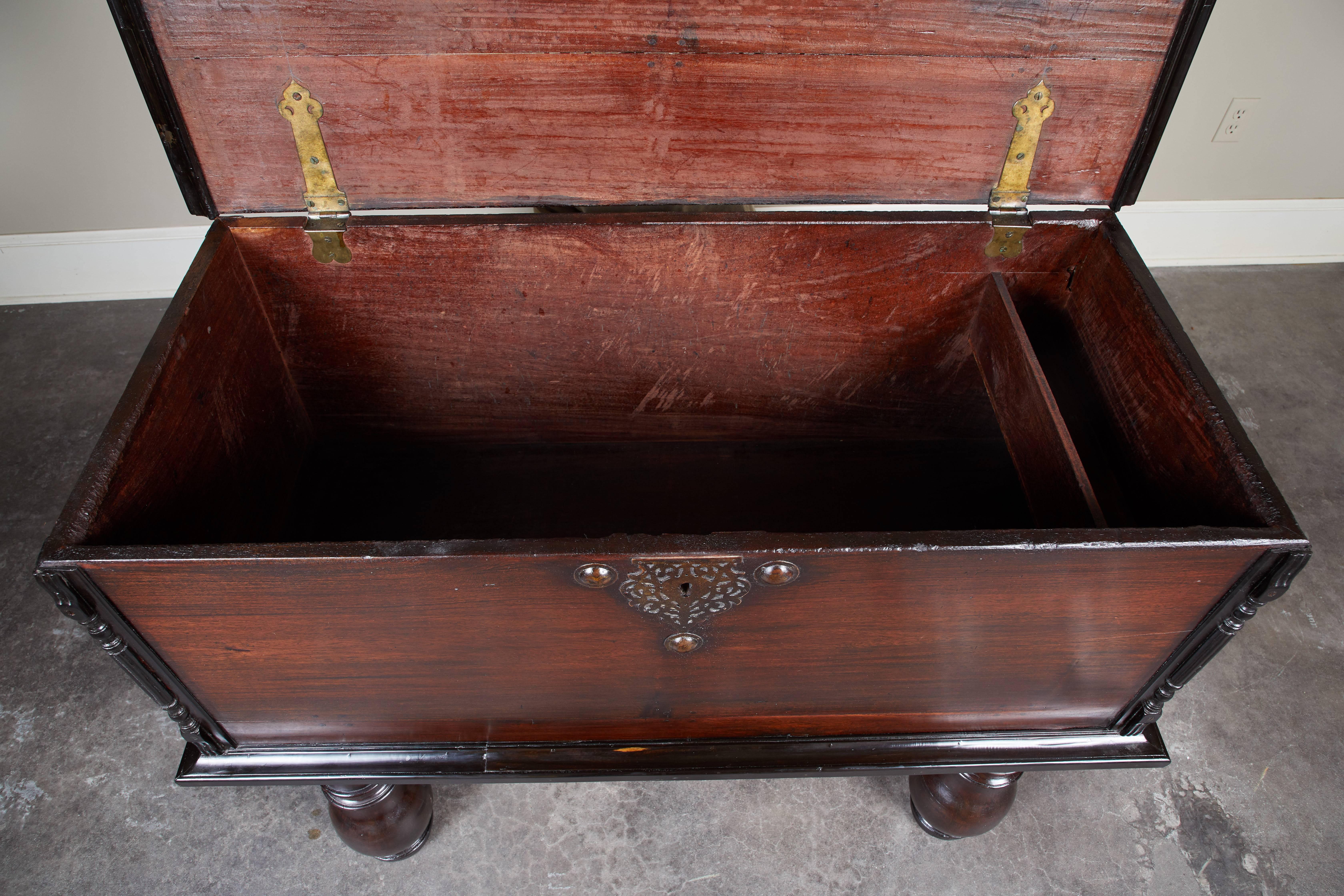 19th Century British Colonial Jakwood and Ebony Trunk In Good Condition For Sale In Pasadena, CA