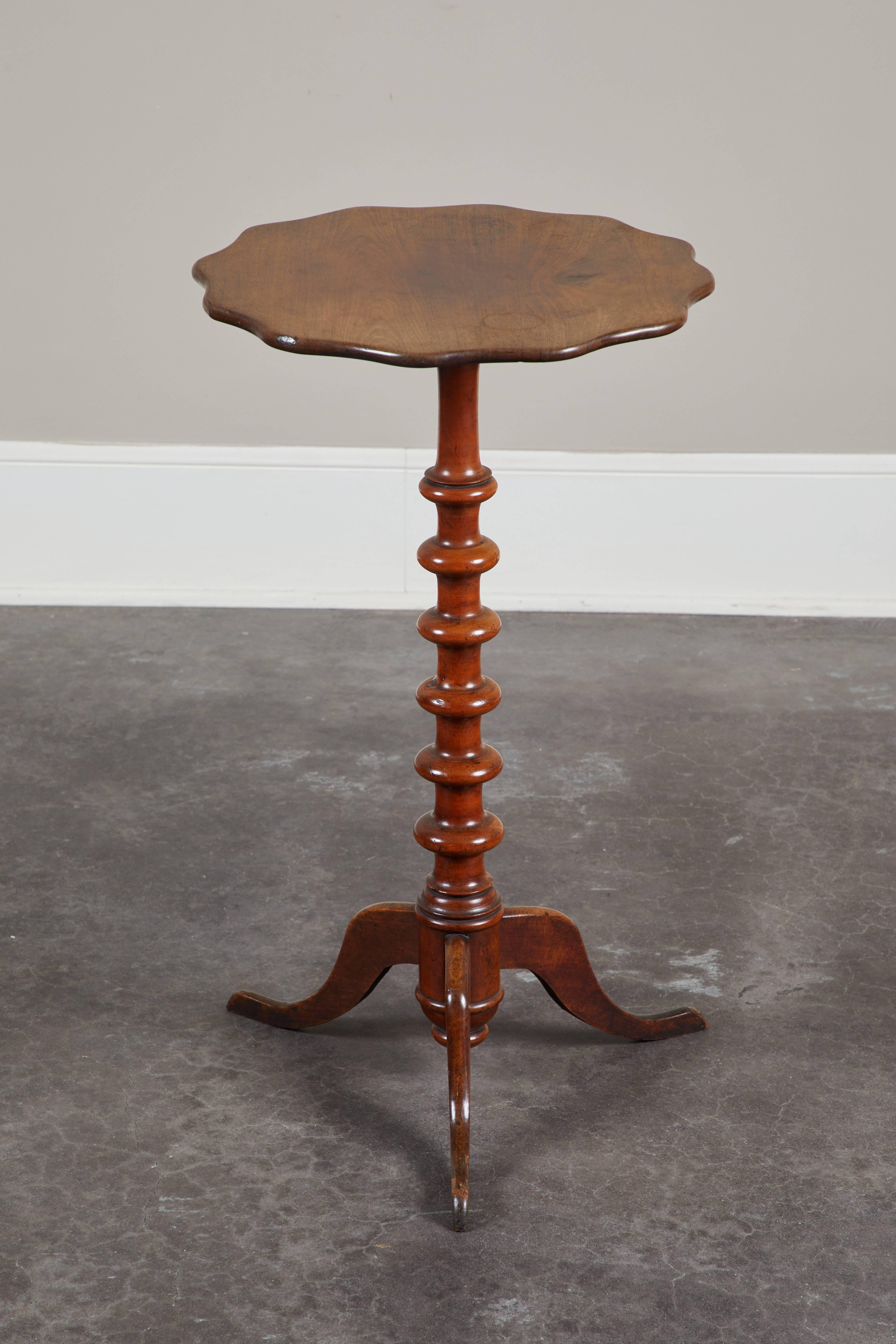 Pair of 19th Century Swedish Walnut Turned Side Tables In Good Condition In Pasadena, CA