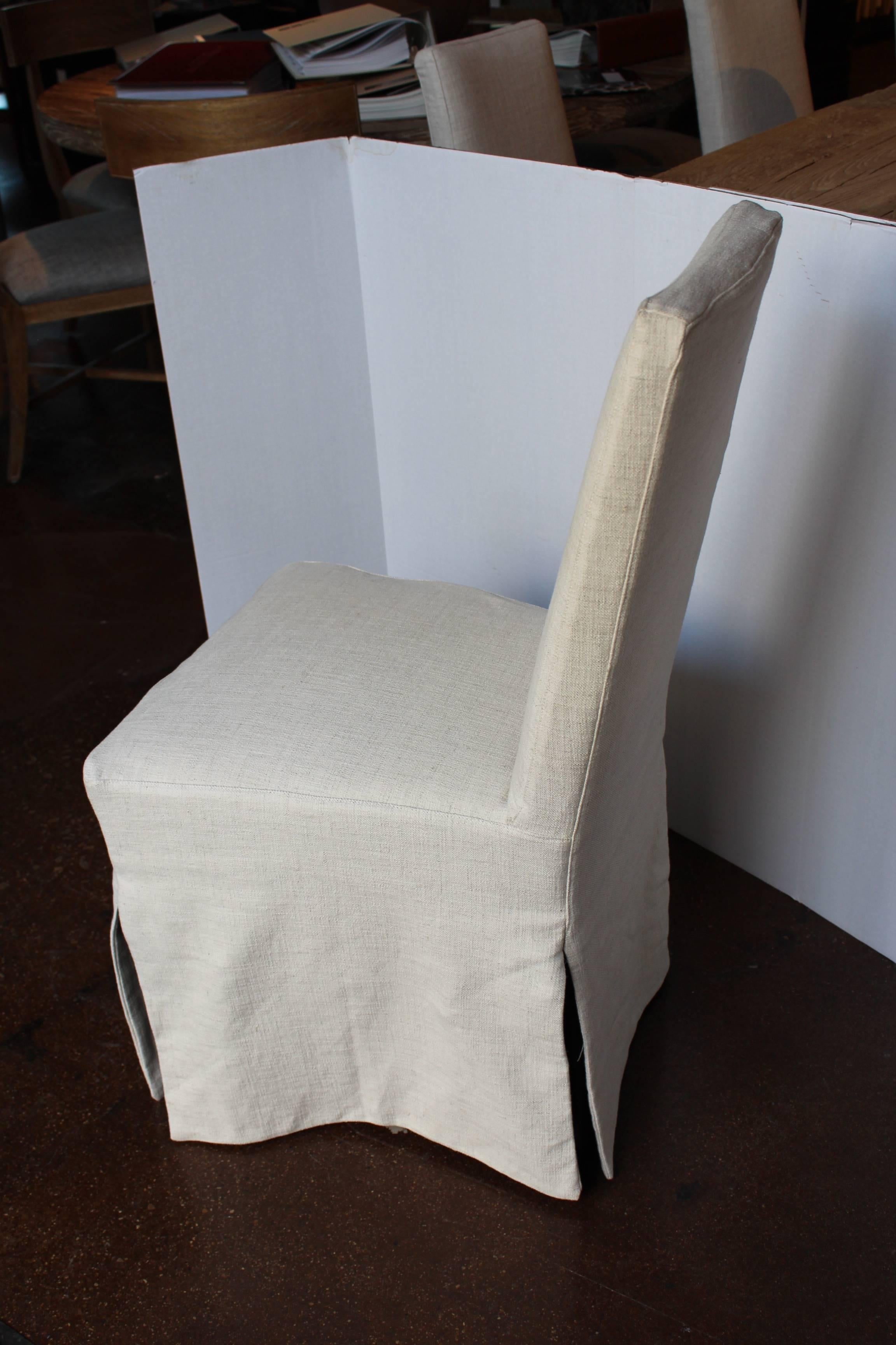 White slip cover dining chairs.
Brand: Lee.
Fabric: Smith natural.
Chair legs: Black walnut.
Eight chairs available.
Sold separately.