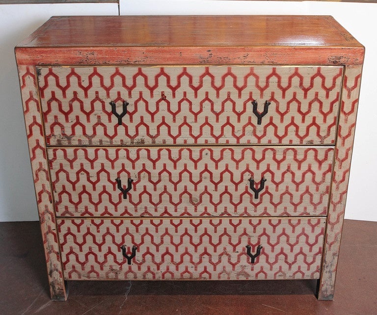 Key Motif Lacquer Chest of Drawers