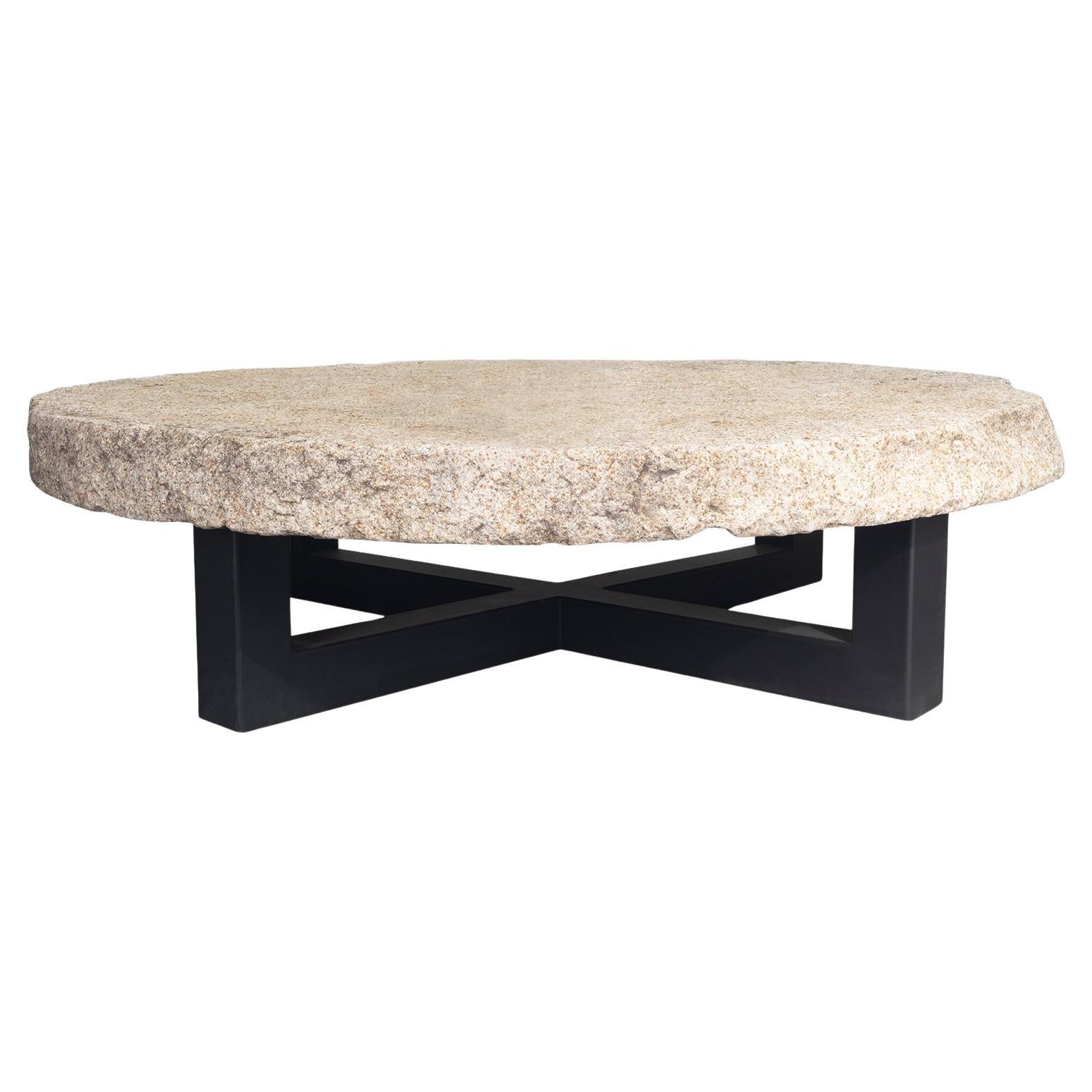 Wells Coates Vintage en granit sur base en acier peint par poudrage en vente