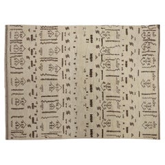 Modern woven Rug in neutral Tribal Pattern