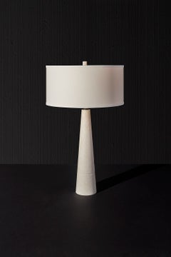 Lampada da tavolo Tanjun Alabaster di RENG Lighting
