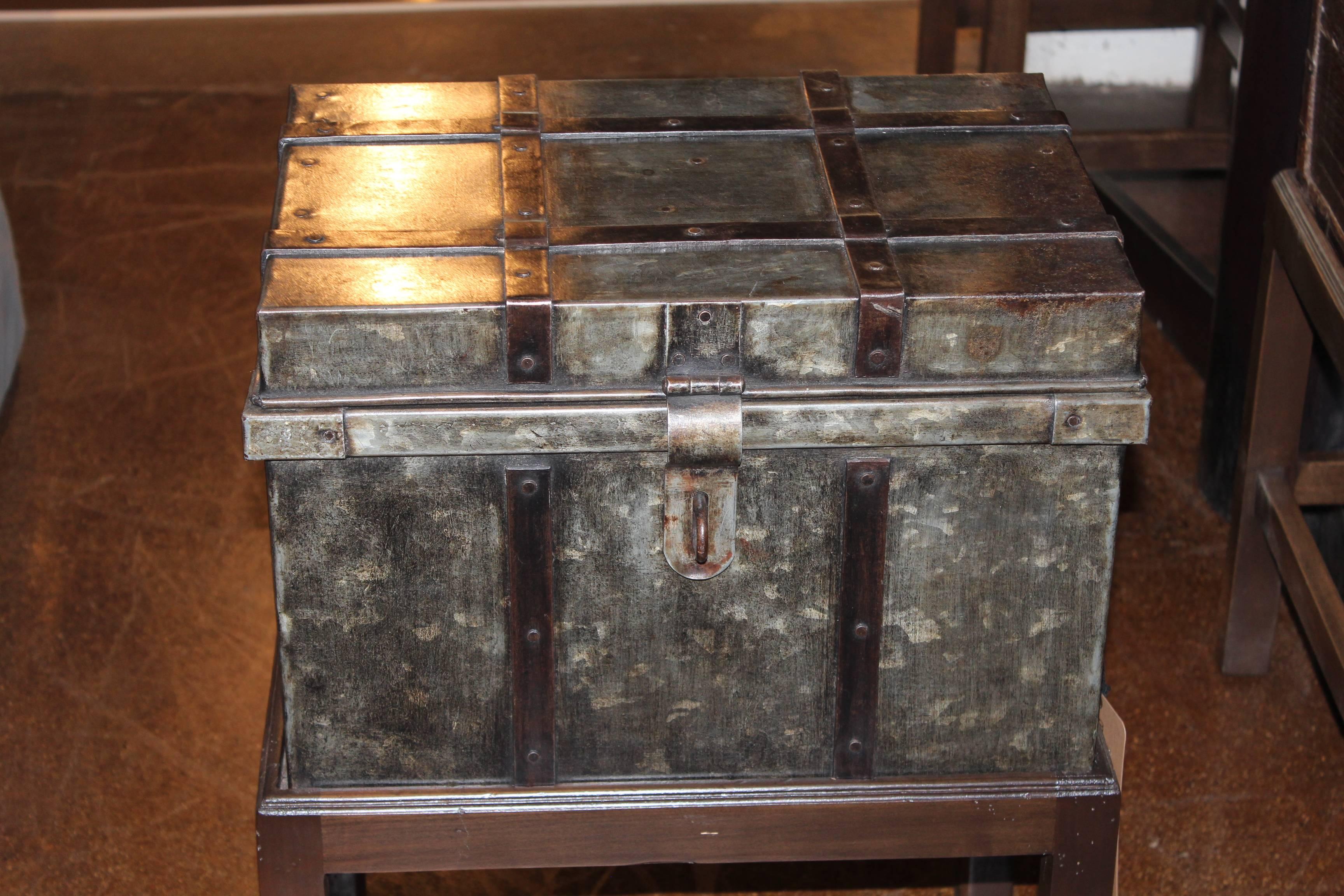 Vintage Anglo Colonial Strap Design Storage Box on Stand In Excellent Condition In Dallas, TX