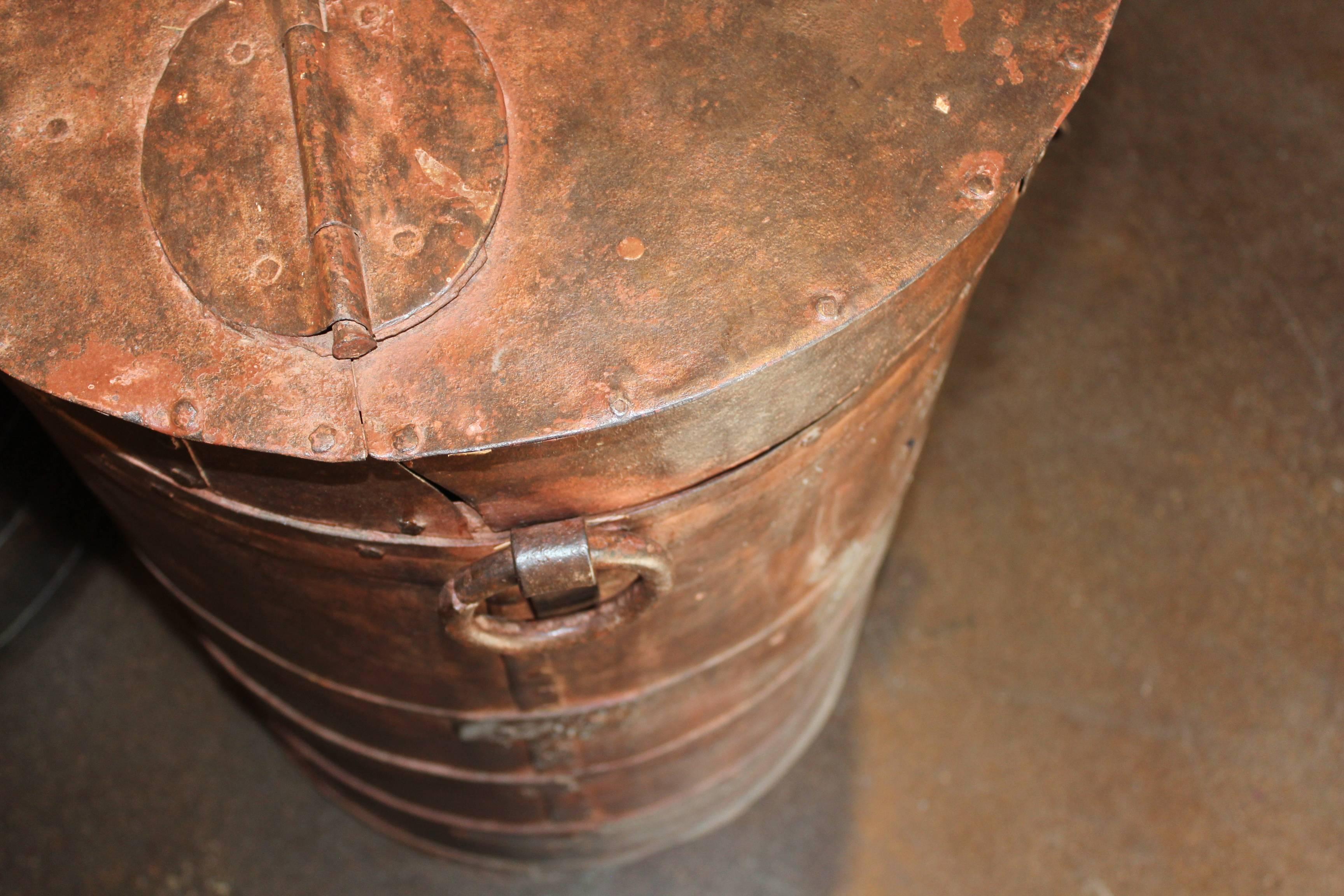 Vintage Anglo Colonial Metal Storage Bin In Excellent Condition In Dallas, TX
