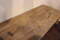 Table basse à l'esthétique Wabi Sabi:: fabriquée à partir d'orme recyclé