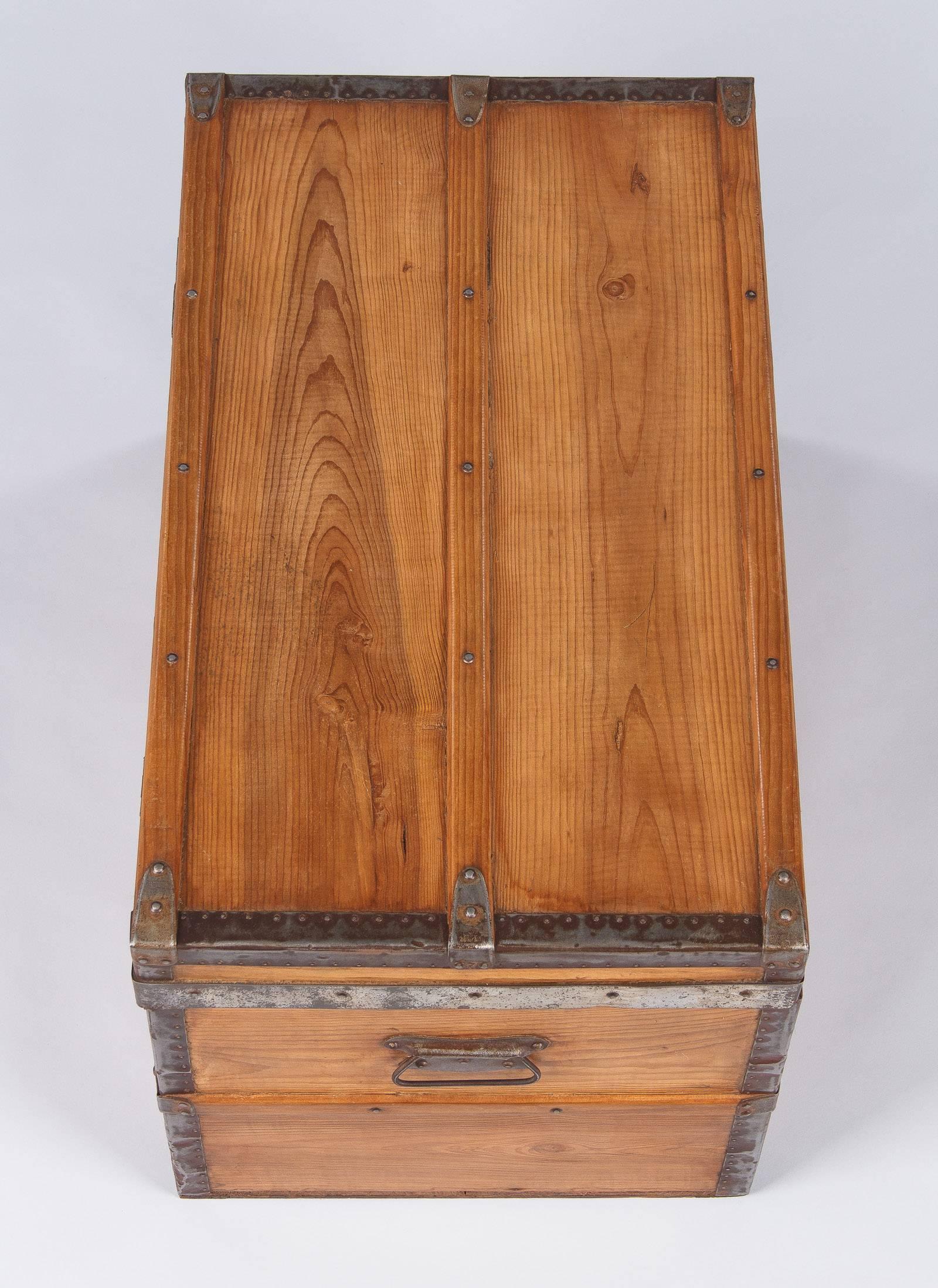French Vintage Pine Traveling Trunk, 1920s 1