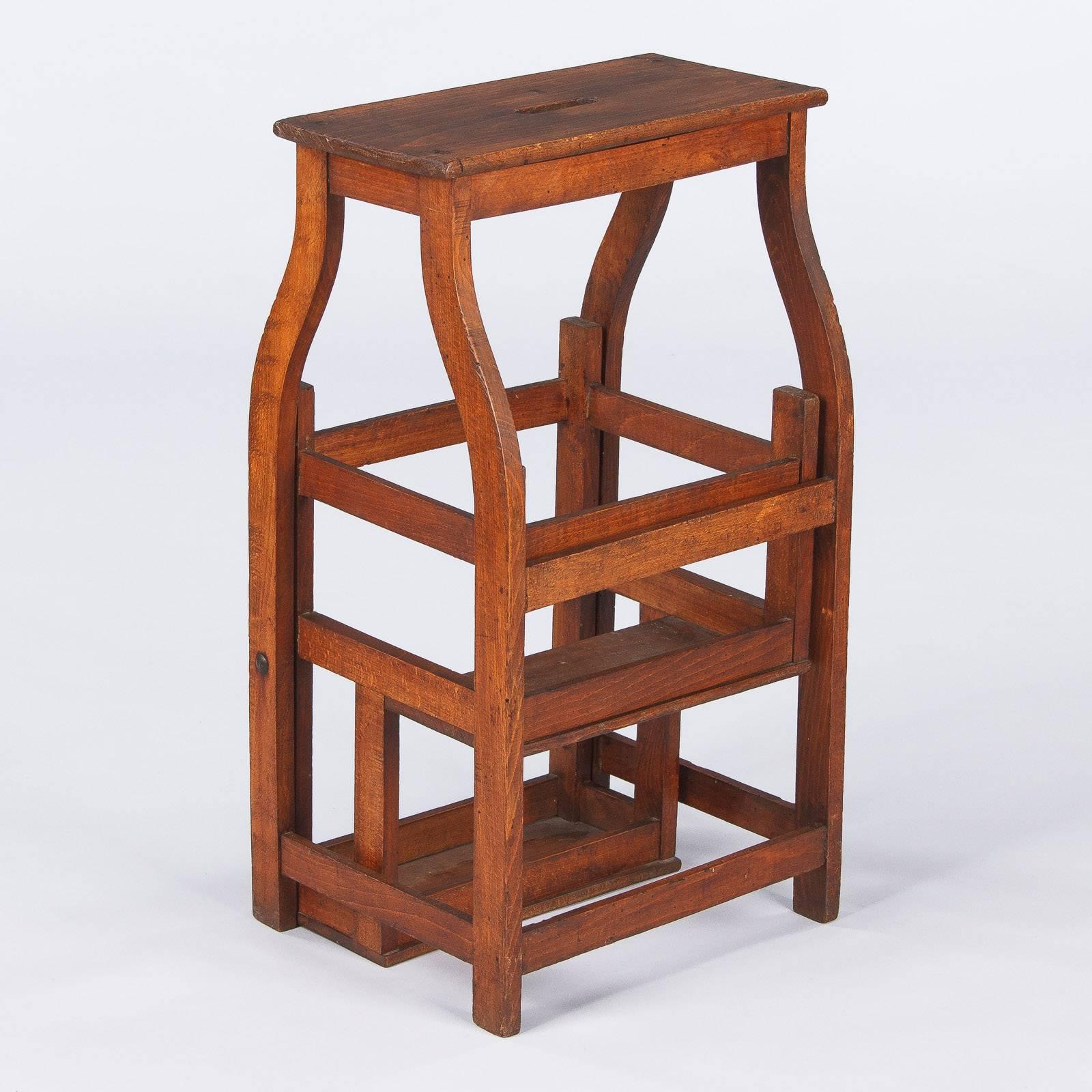 Country French Pine Folding Step Stool, Early 1900s In Good Condition In Austin, TX