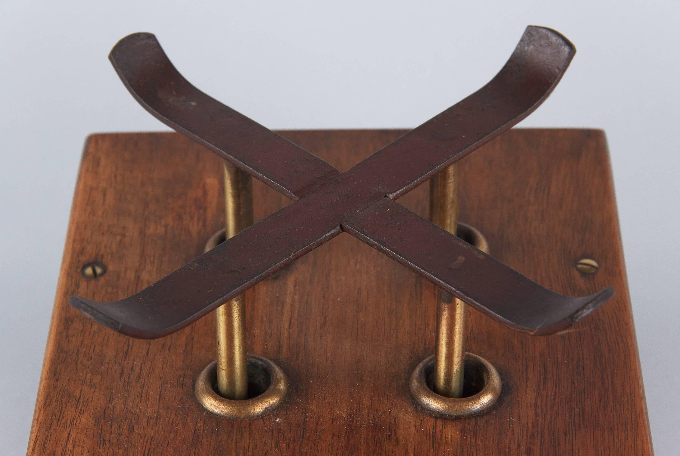 French Counter Scale in Walnut with Brass Plateaux, 1880s 1