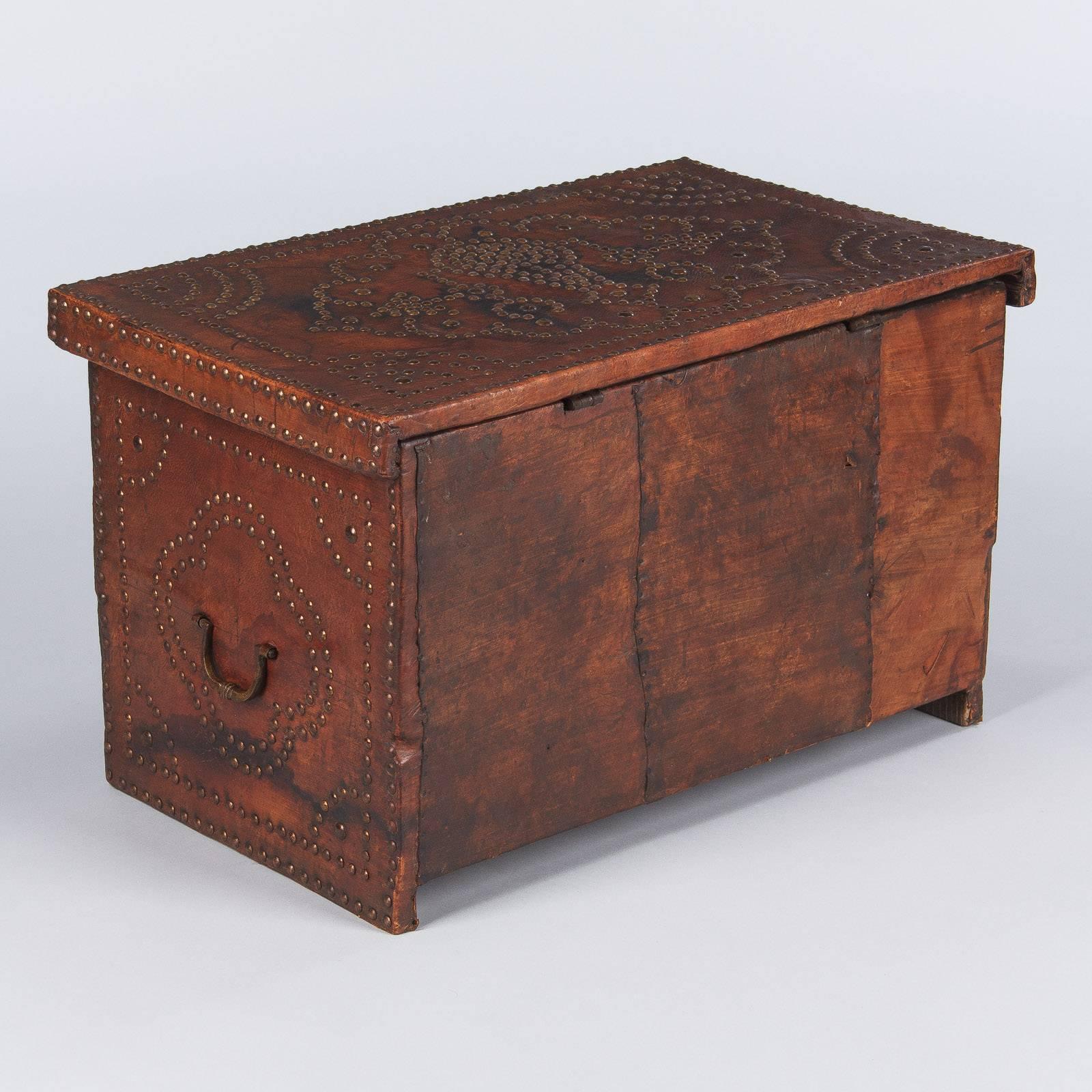 French Louis XIII Leather Trunk with Antique Nailhead Trim, Early 1800s 4