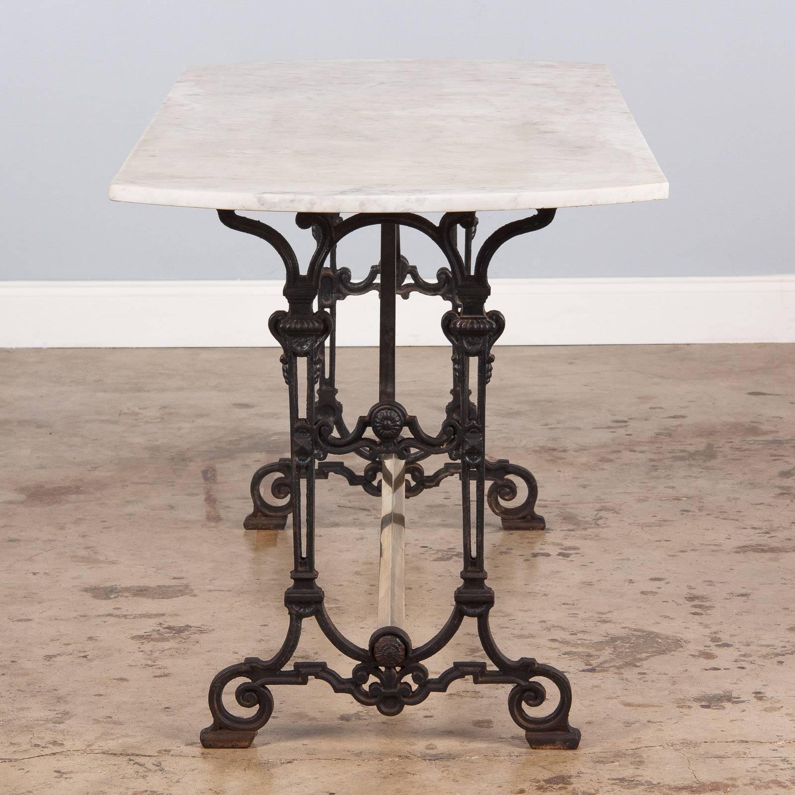 French Art Nouveau Marble-Top Wrought Iron Bistro Table, 1890s In Good Condition In Austin, TX