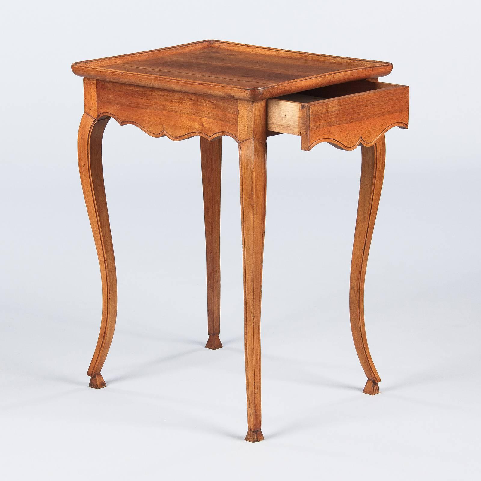 French Louis XV Style Walnut Side Table, circa 1920s In Good Condition In Austin, TX