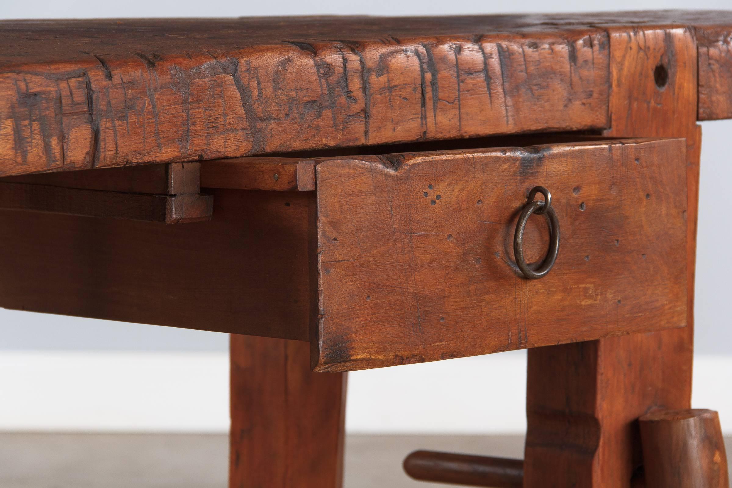 French Carpenter's Workbench in Oak, Dated 1906 In Good Condition In Austin, TX