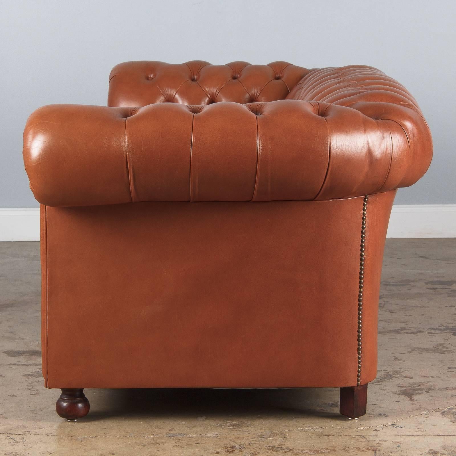 Englisches Chesterfield-Sofa aus Leder:: 1960er Jahre 1