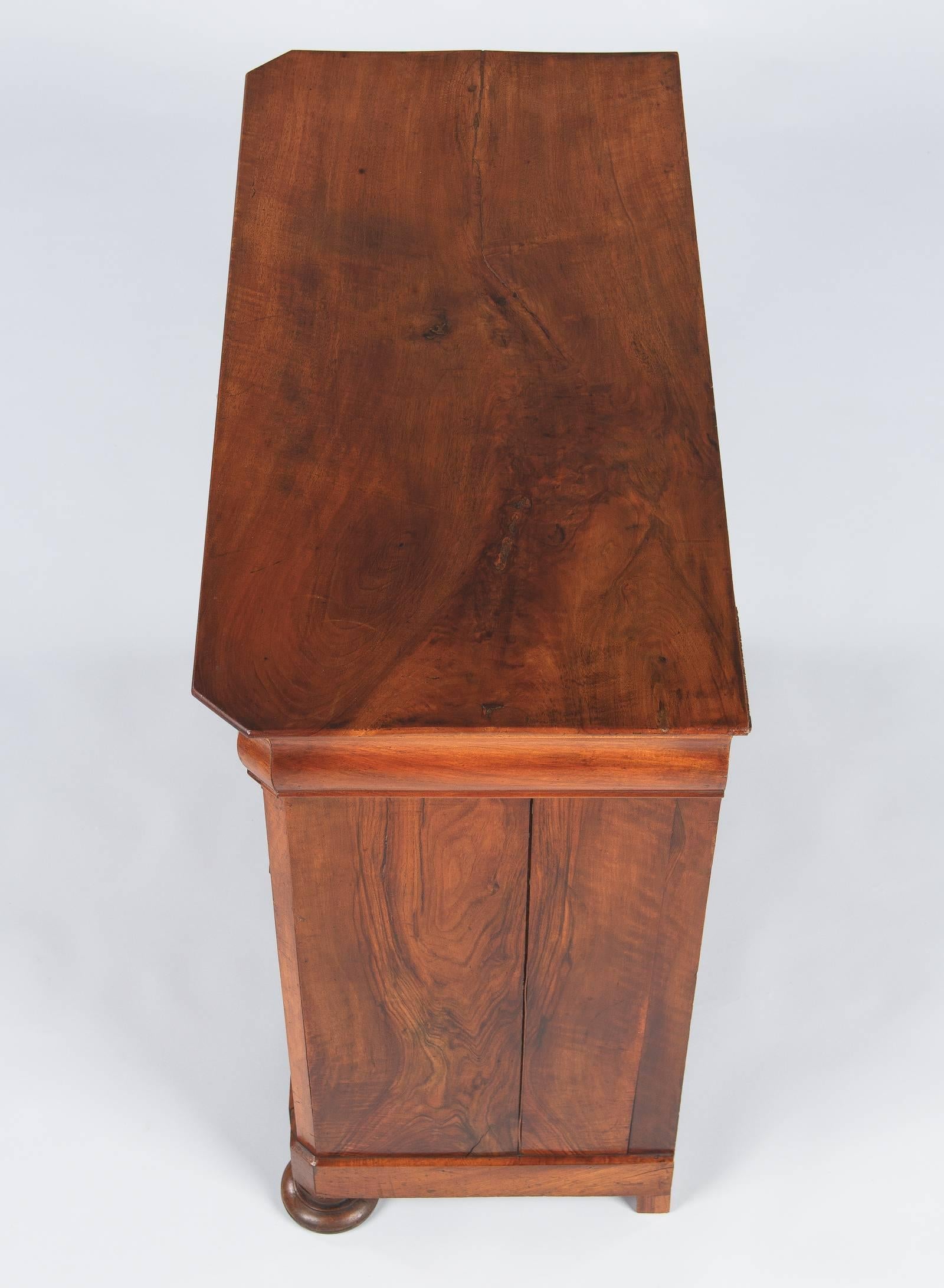 Louis Philippe Walnut Chest of Drawers, Mid-1800s 1
