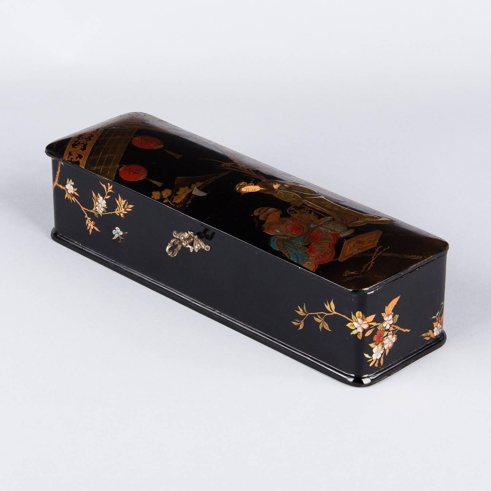 Napoleon III Lacquered Box with Chinoiserie, circa 1870 1