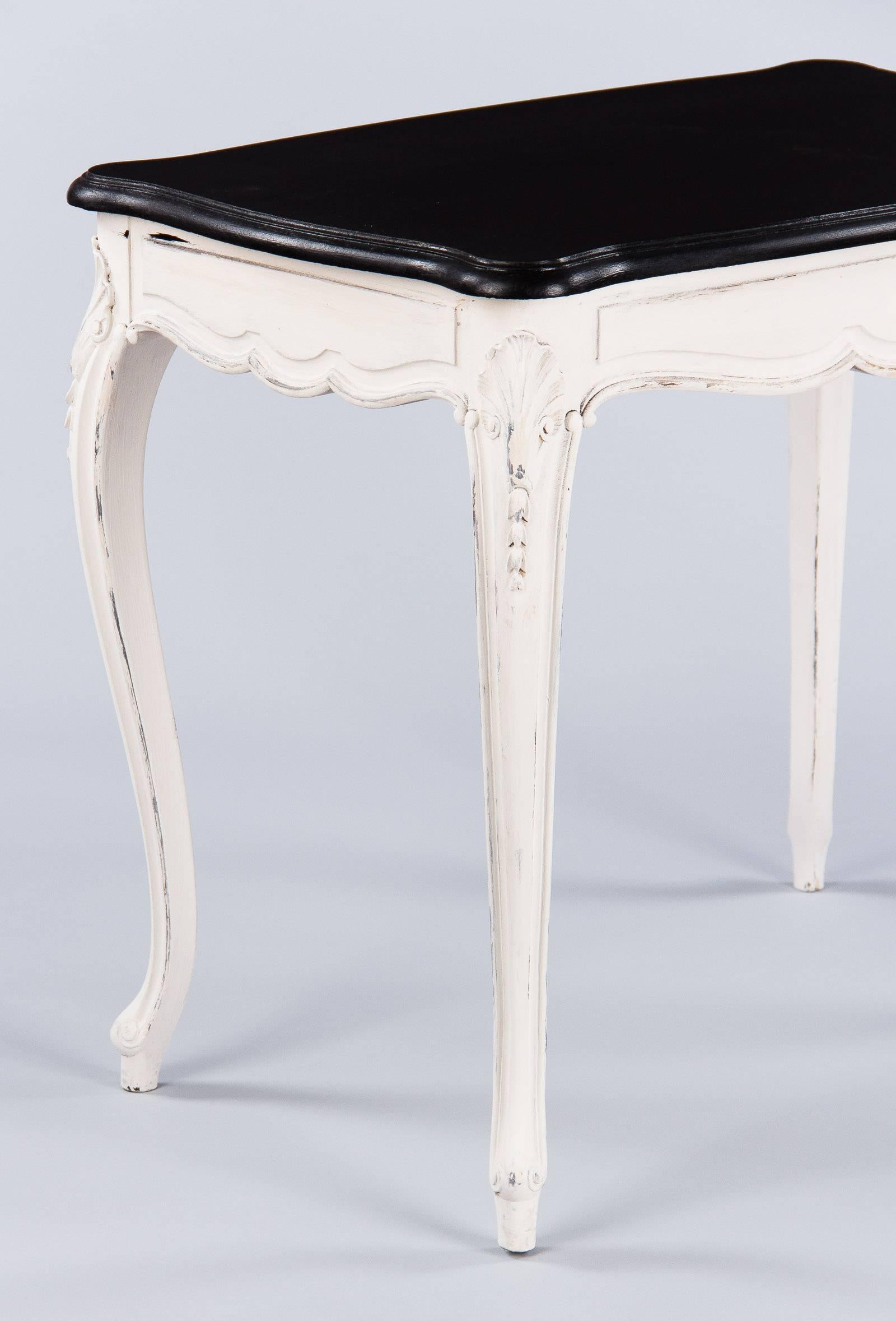 French Louis XV Style Painted Side Table, Early 1900s 1