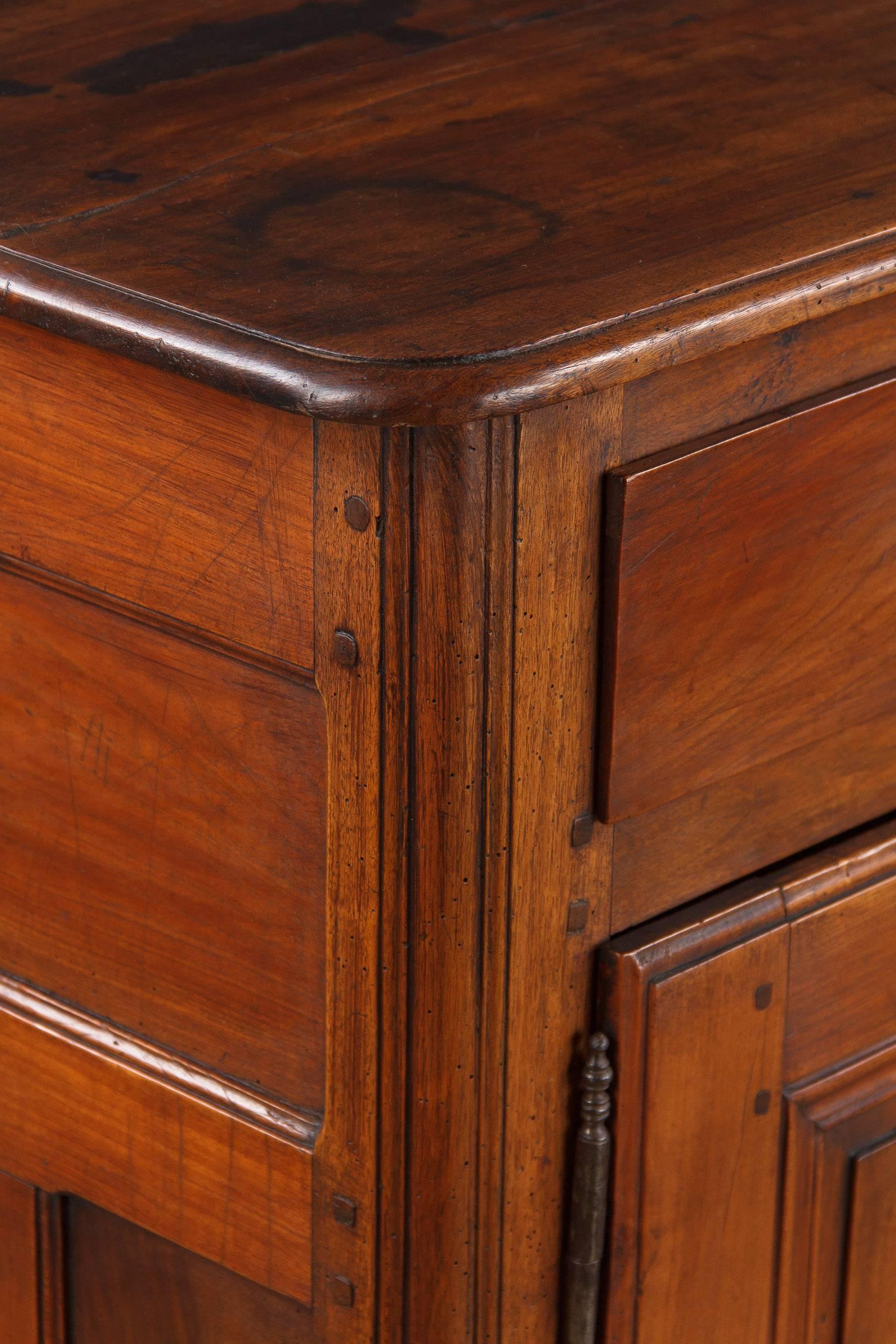18th Century French Louis XV Walnut and Cherrywood Buffet 3