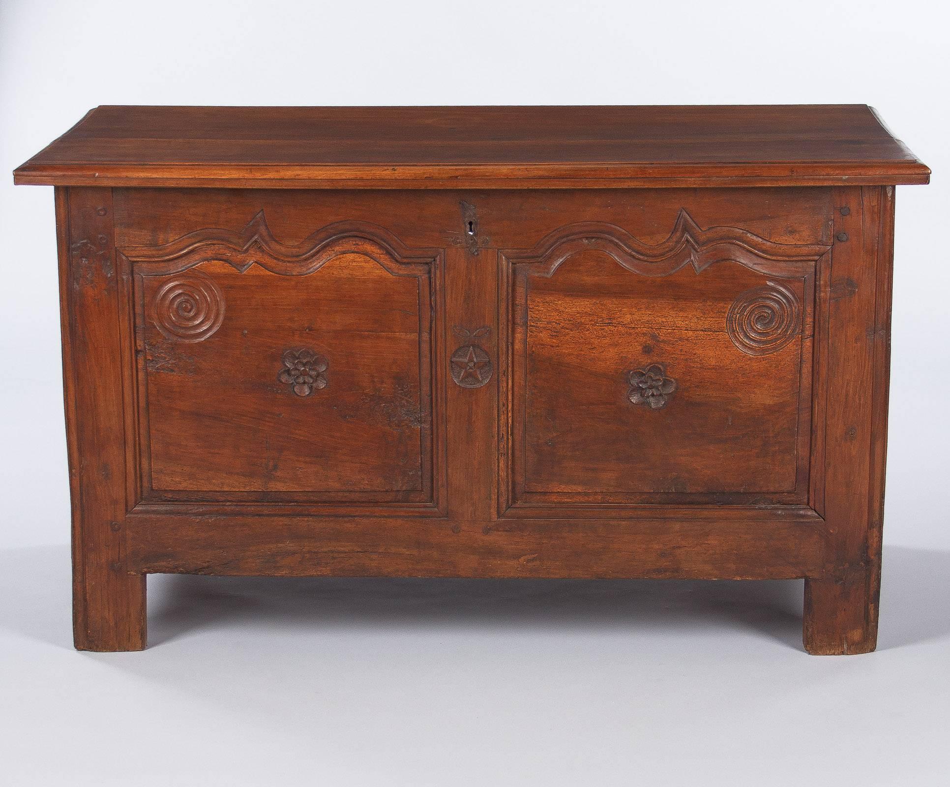 Country French Walnut Trunk in Louis XIV Style, 19th Century 3