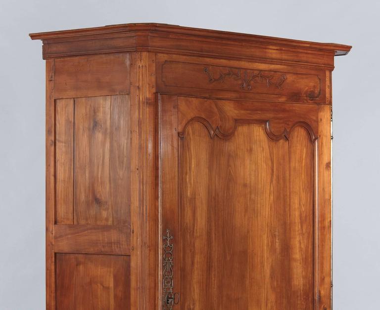 French Louis Xv Cherrywood Bonnetiere Armoire 18th Century For French Louis Xv Cherrywood Bonnetiere Armoire 18th Century In Good Condition For Austin