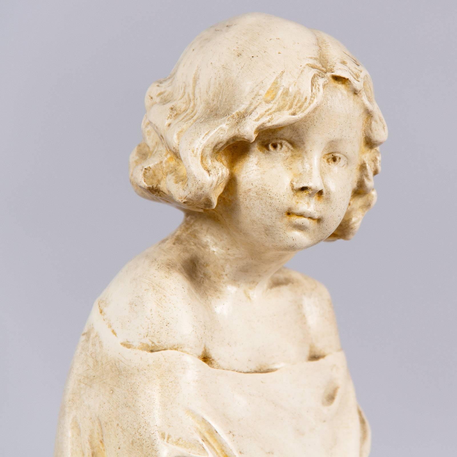 French Figurine of a Young Girl, Early 1900s In Good Condition In Austin, TX
