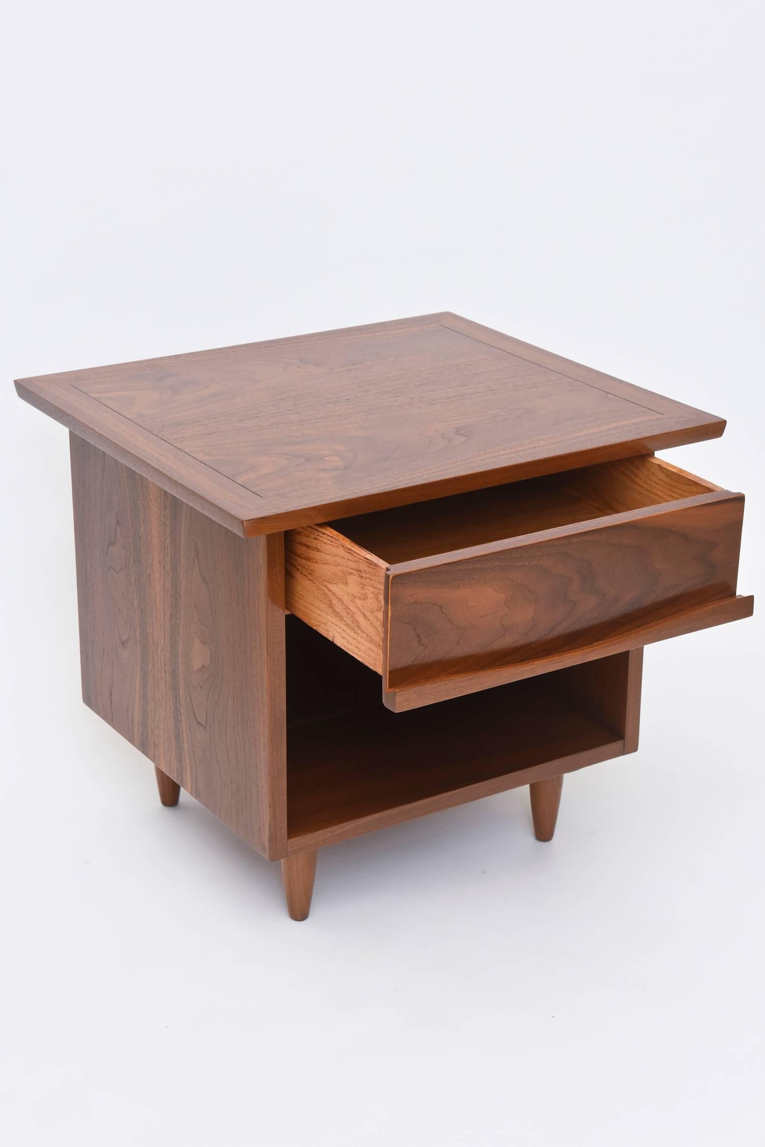 Mid-Century Modern Pair of American Modern Walnut Night Tables, George Nakashima