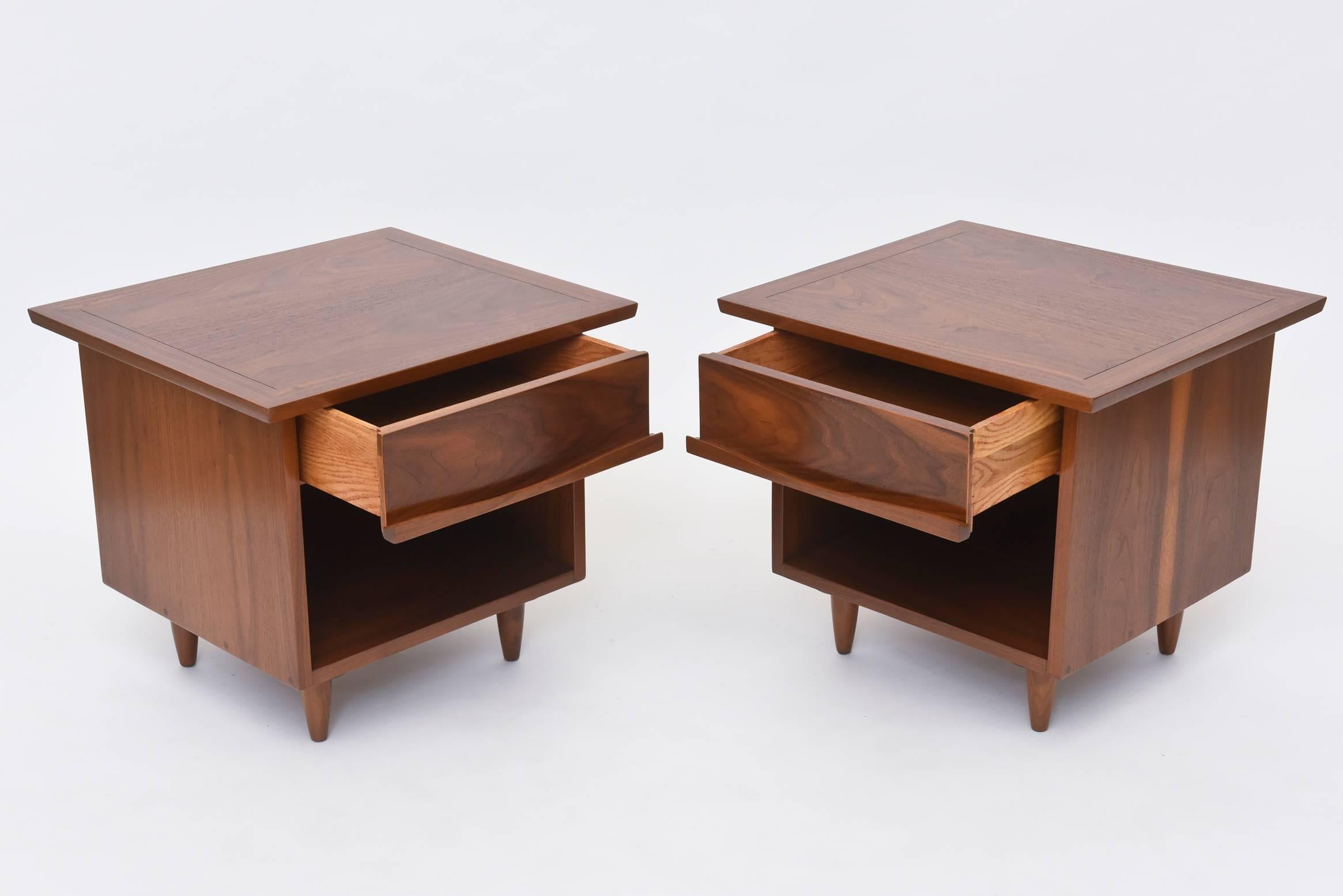 Pair of American Modern Walnut Night Tables, George Nakashima 2