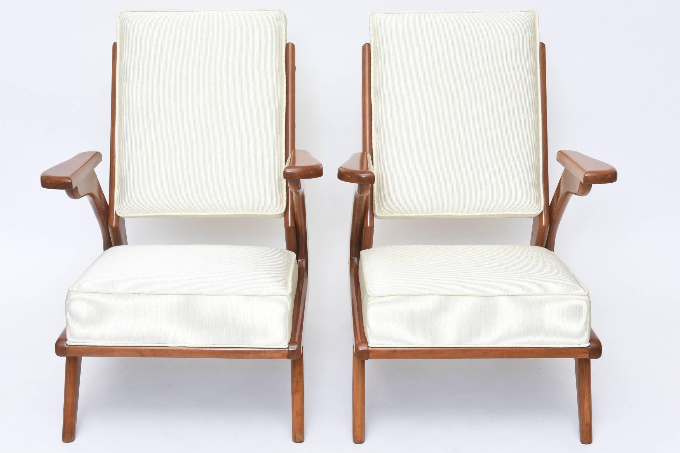 Pair of Italian Modern Walnut Armchairs, Attributed to Carlo de Carli 3