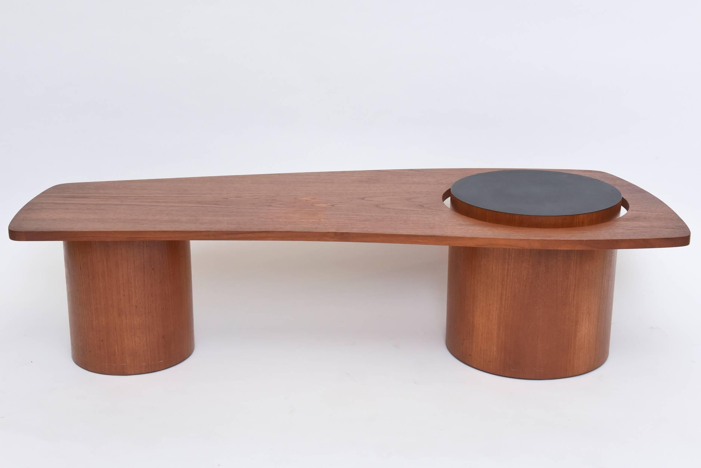 RS Associates Canadian Modern Teak Side Table, 1967 In Excellent Condition In Hollywood, FL