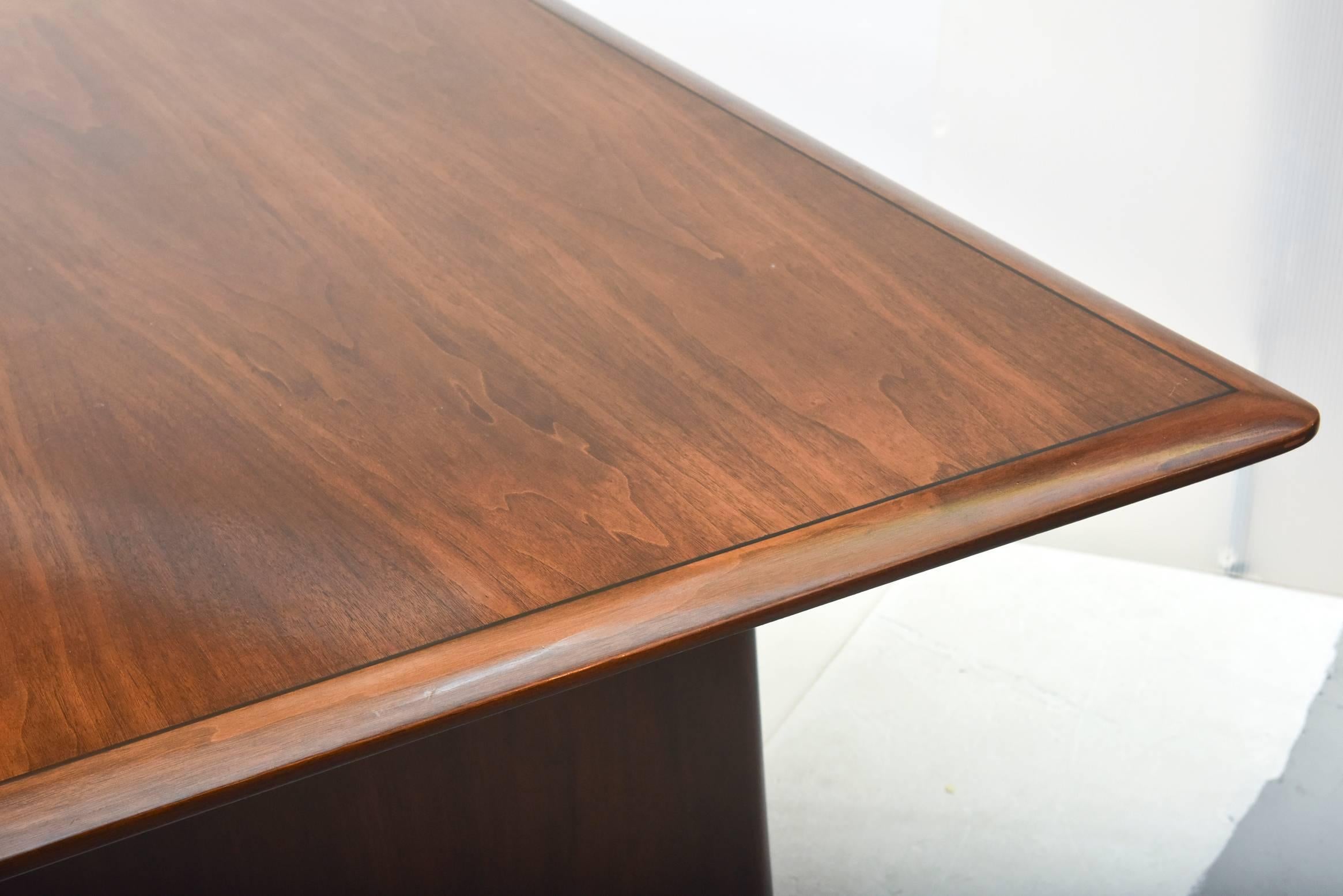 Fine American Modern Dark Walnut Executive Desk, Custom Made by Monteverdi Young In Excellent Condition For Sale In Hollywood, FL