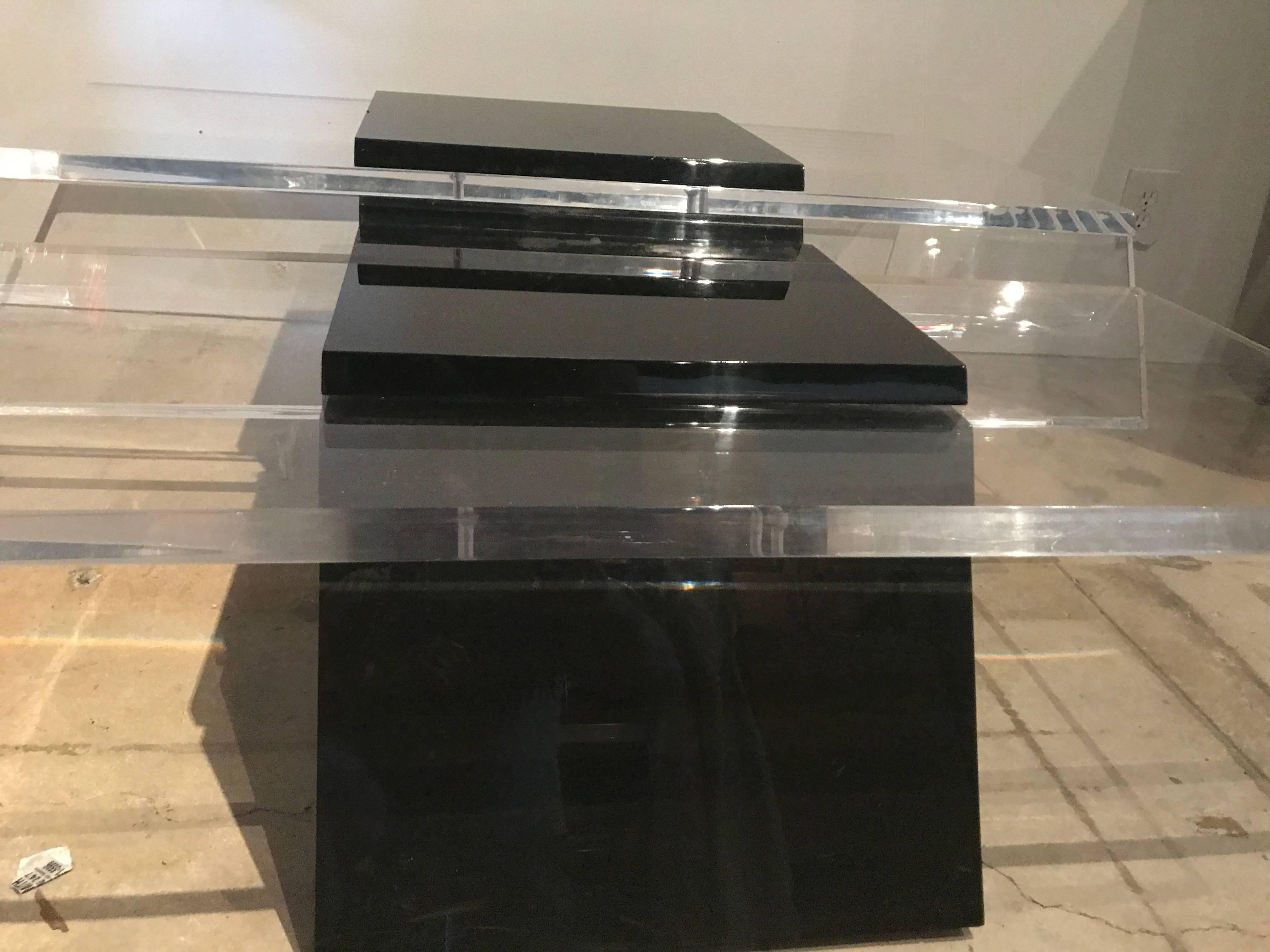 Italian Modern Lucite and Lacquer Coffee Table, Saporiti In Excellent Condition For Sale In Hollywood, FL