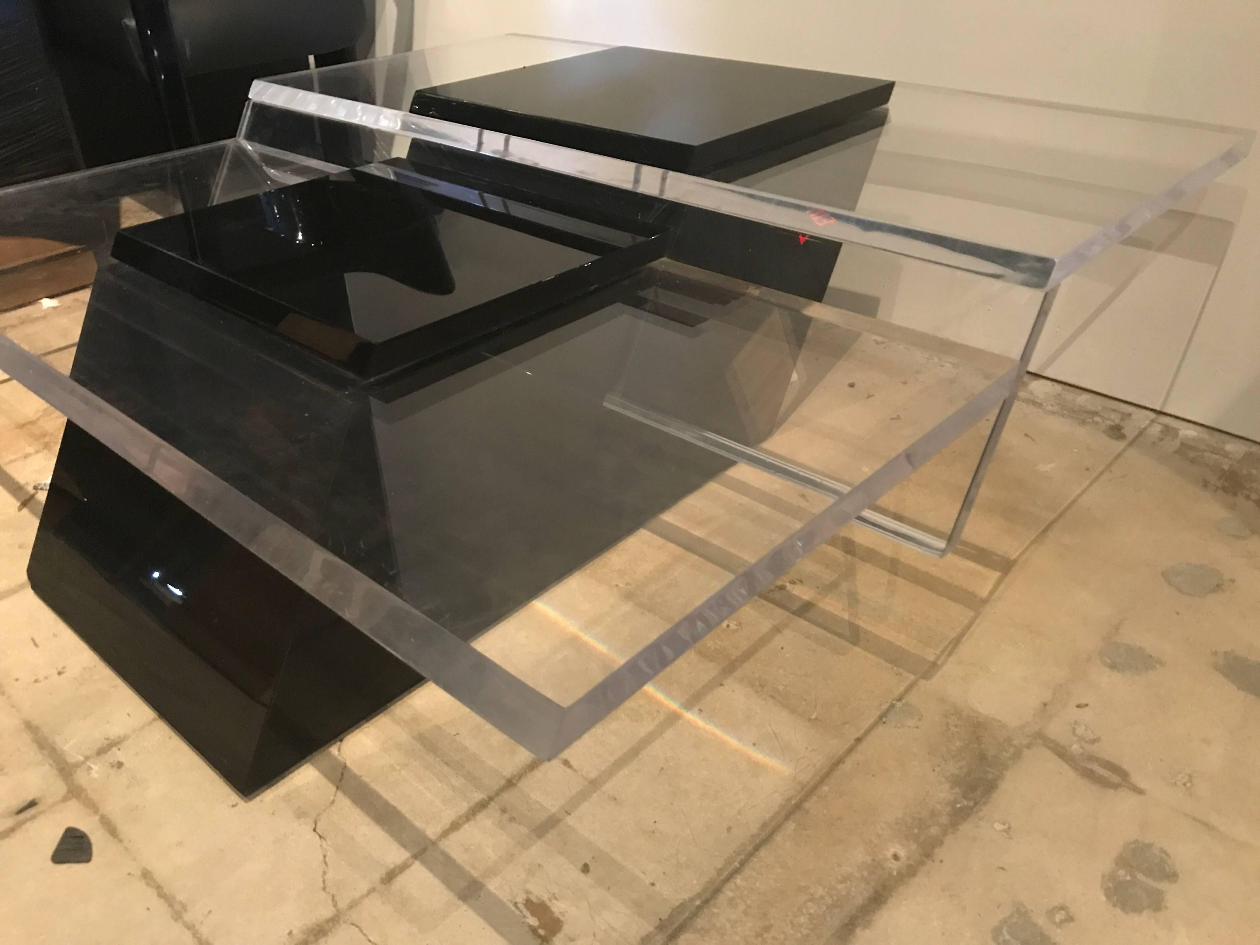 Late 20th Century Italian Modern Lucite and Lacquer Coffee Table, Saporiti For Sale