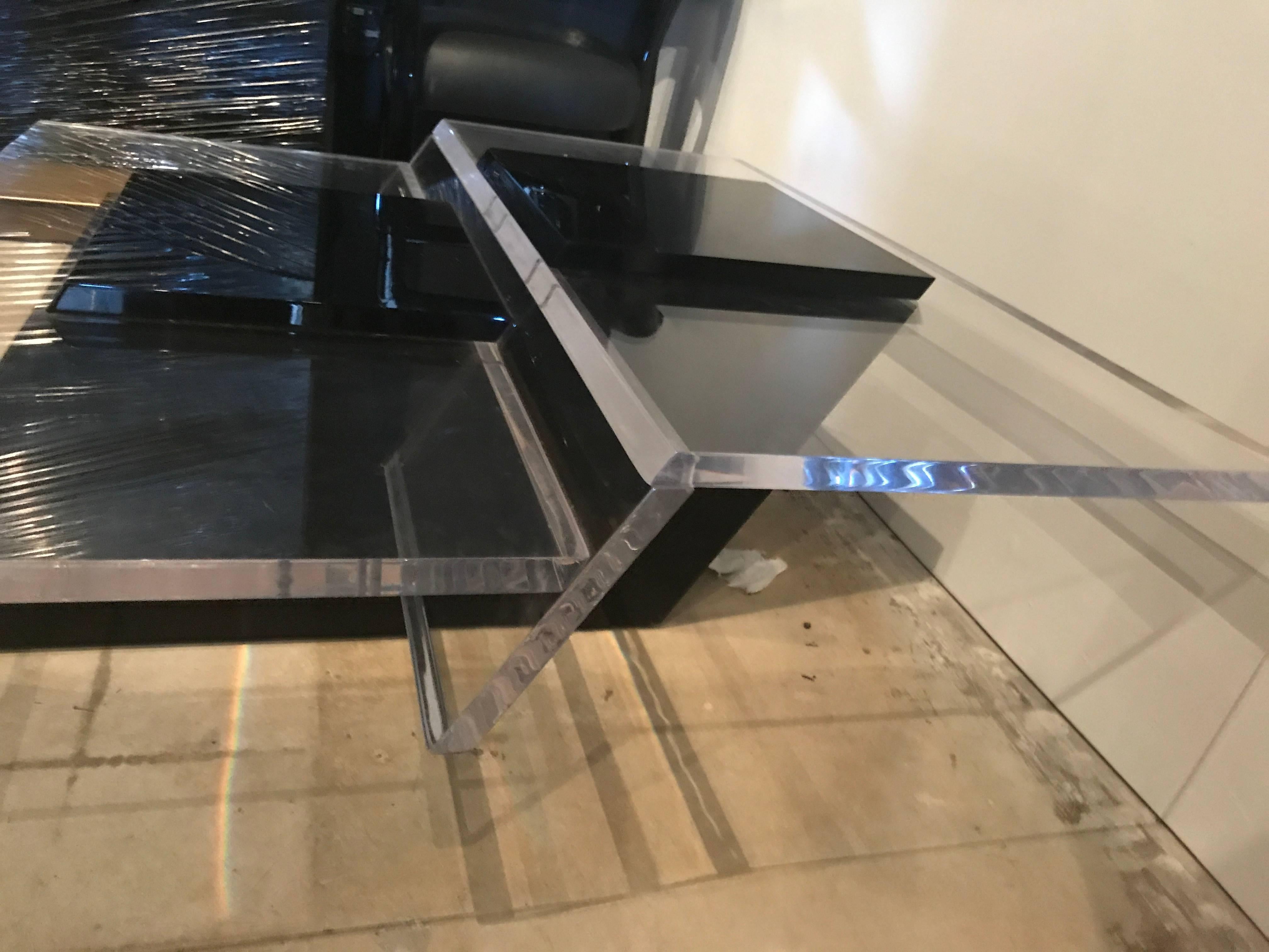 Mid-Century Modern Italian Modern Lucite and Lacquer Coffee Table, Saporiti For Sale