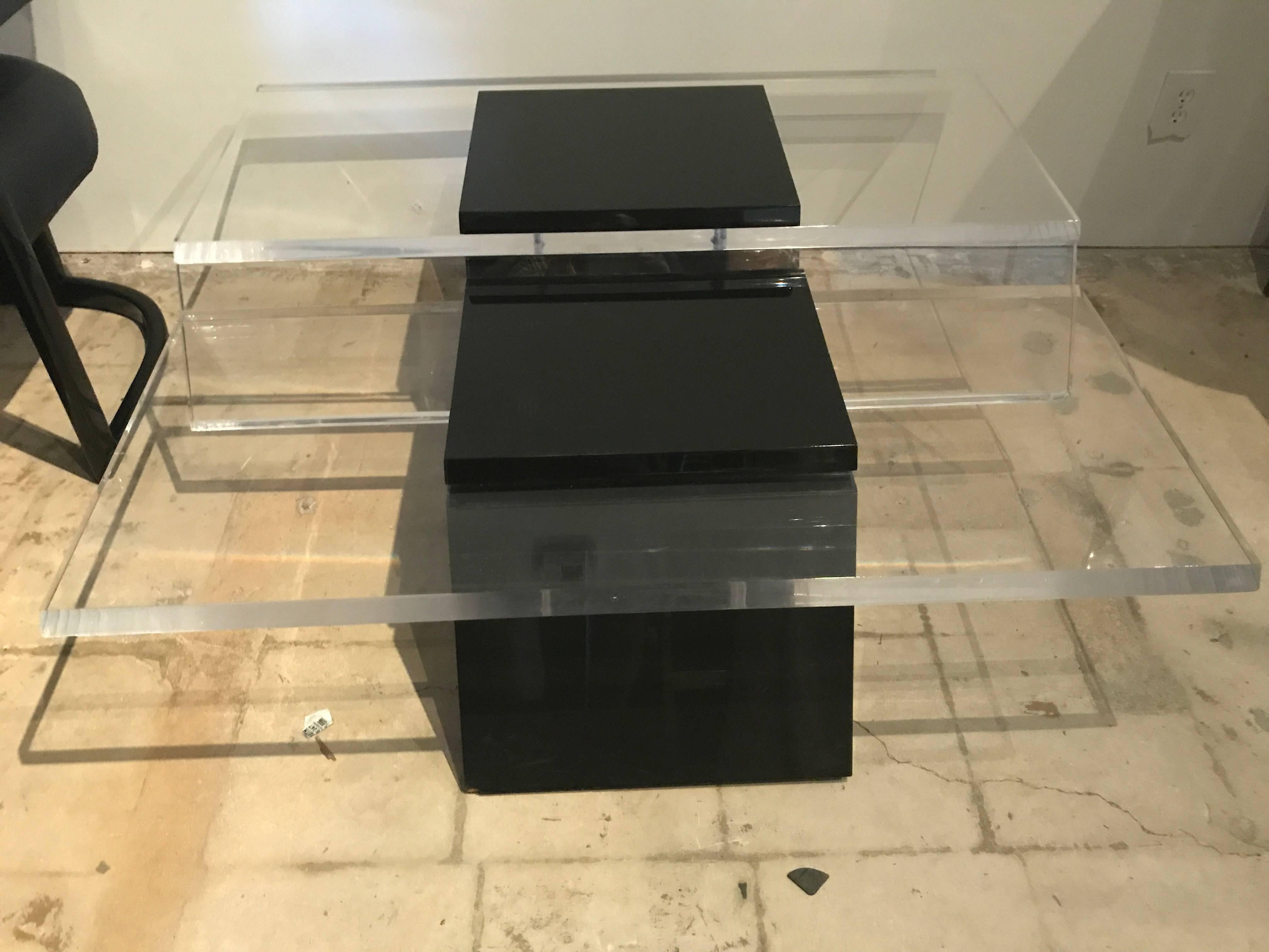 Italian Modern Lucite and Lacquer Coffee Table, Saporiti For Sale 2