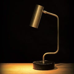 Zeitgenössische, moderne Tischlampe aus Messing und Marmor, handgefertigt in Italien von 247lab
